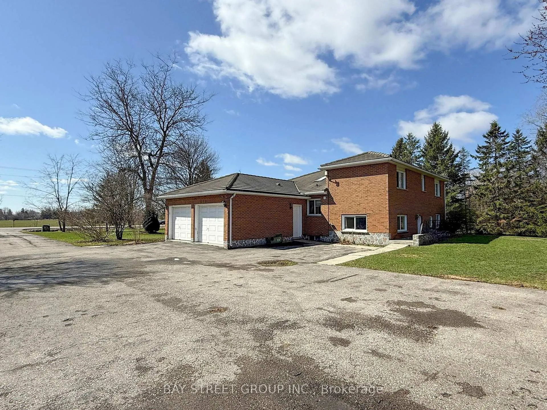 Photo 3 of 861 Book Road E, Hamilton, Airport Employment Area — HOMEH