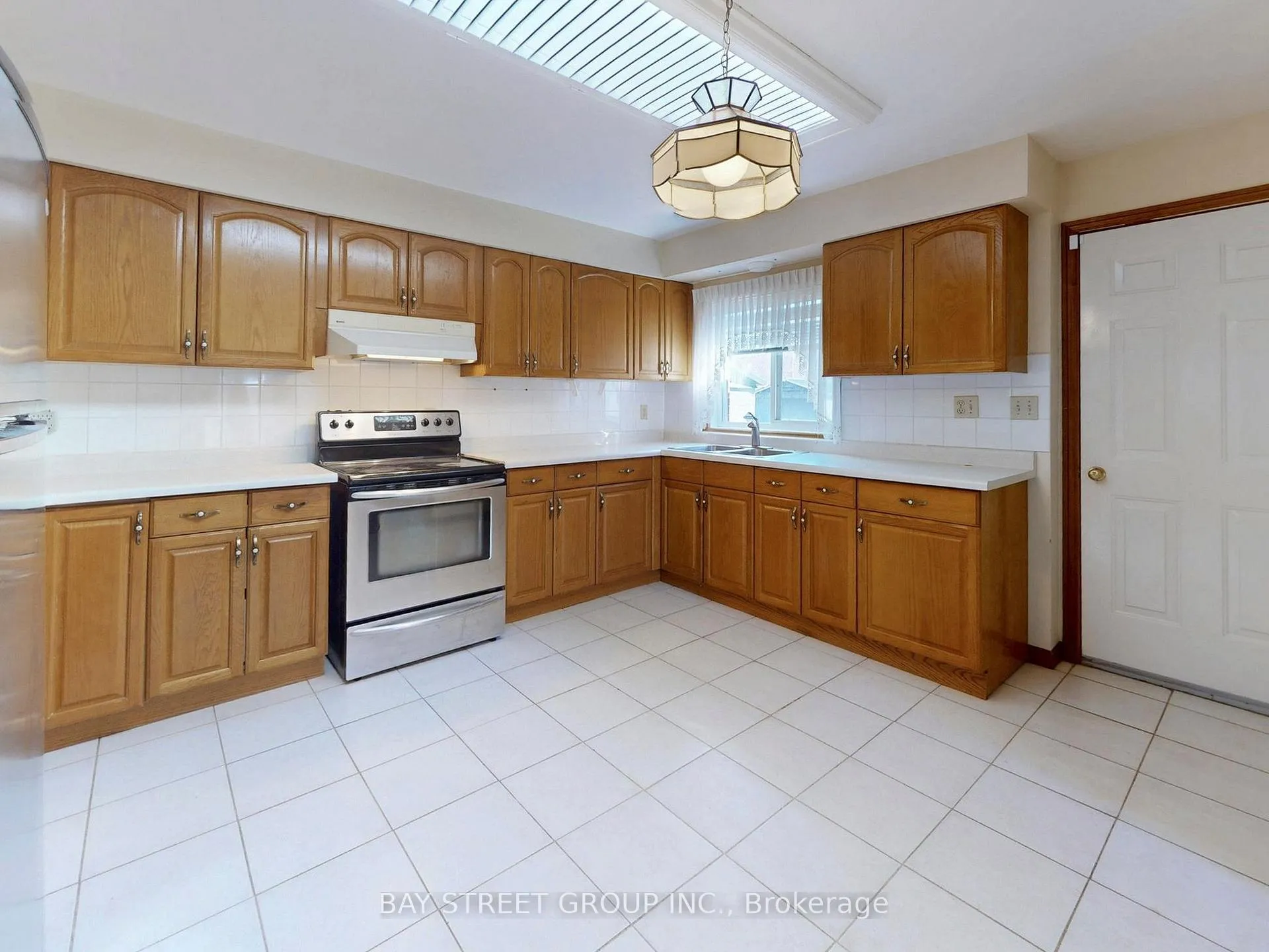 Photo 7 of 861 Book Road E, Hamilton, Airport Employment Area — HOMEH