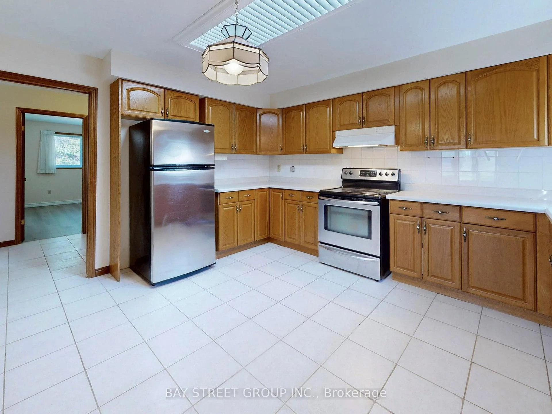 Photo 8 of 861 Book Road E, Hamilton, Airport Employment Area — HOMEH