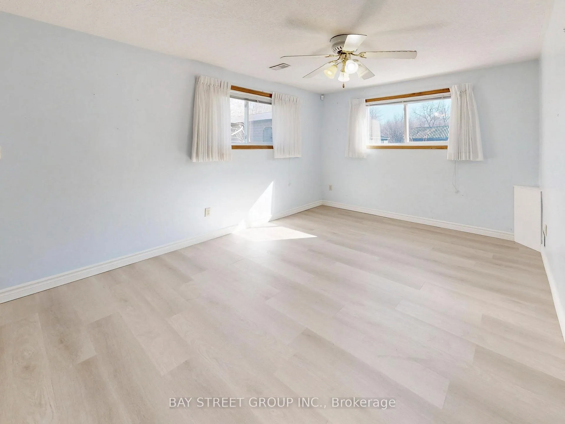 Photo 14 of 861 Book Road E, Hamilton, Airport Employment Area — HOMEH