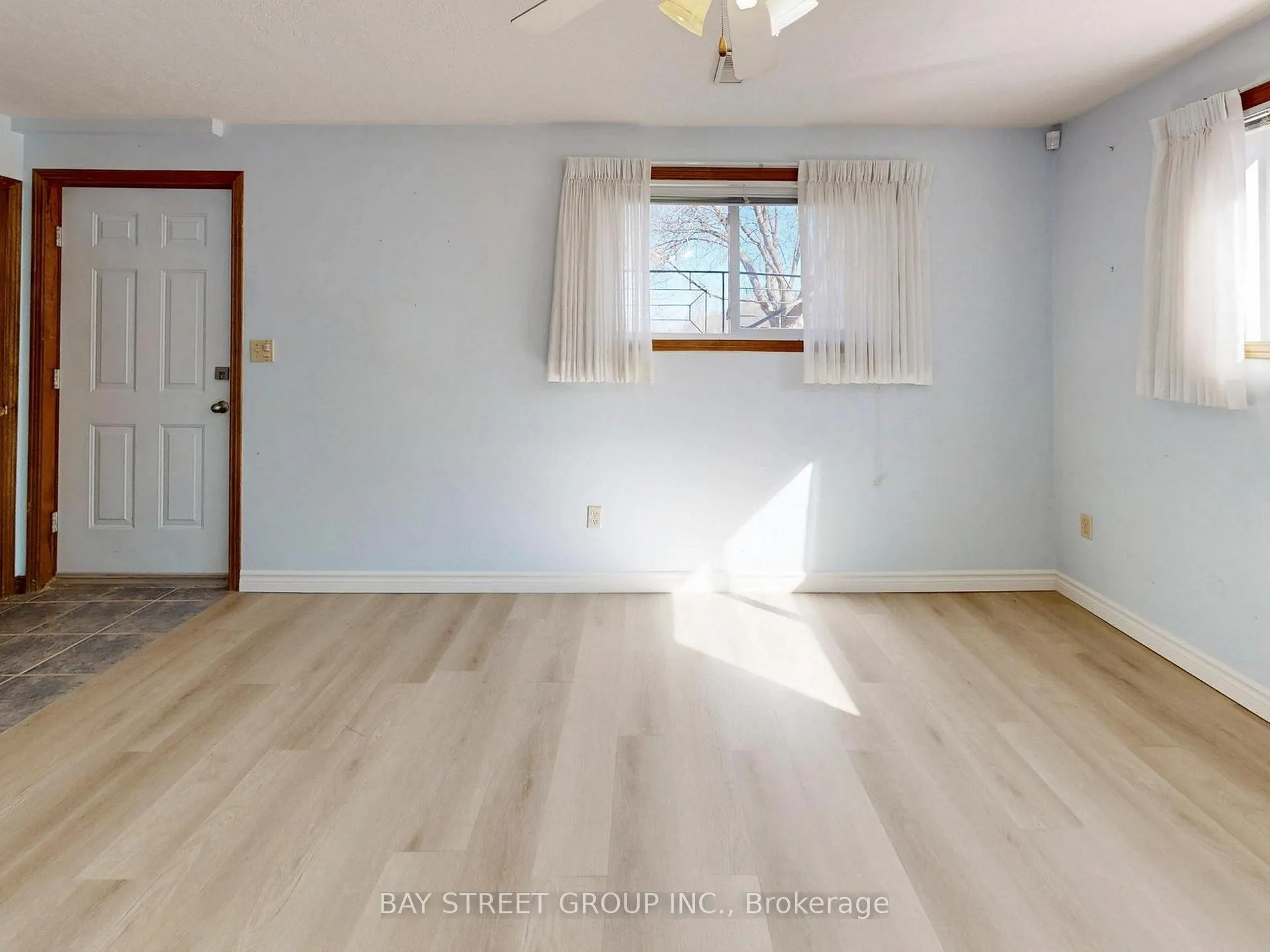 Photo 17 of 861 Book Road E, Hamilton, Airport Employment Area — HOMEH