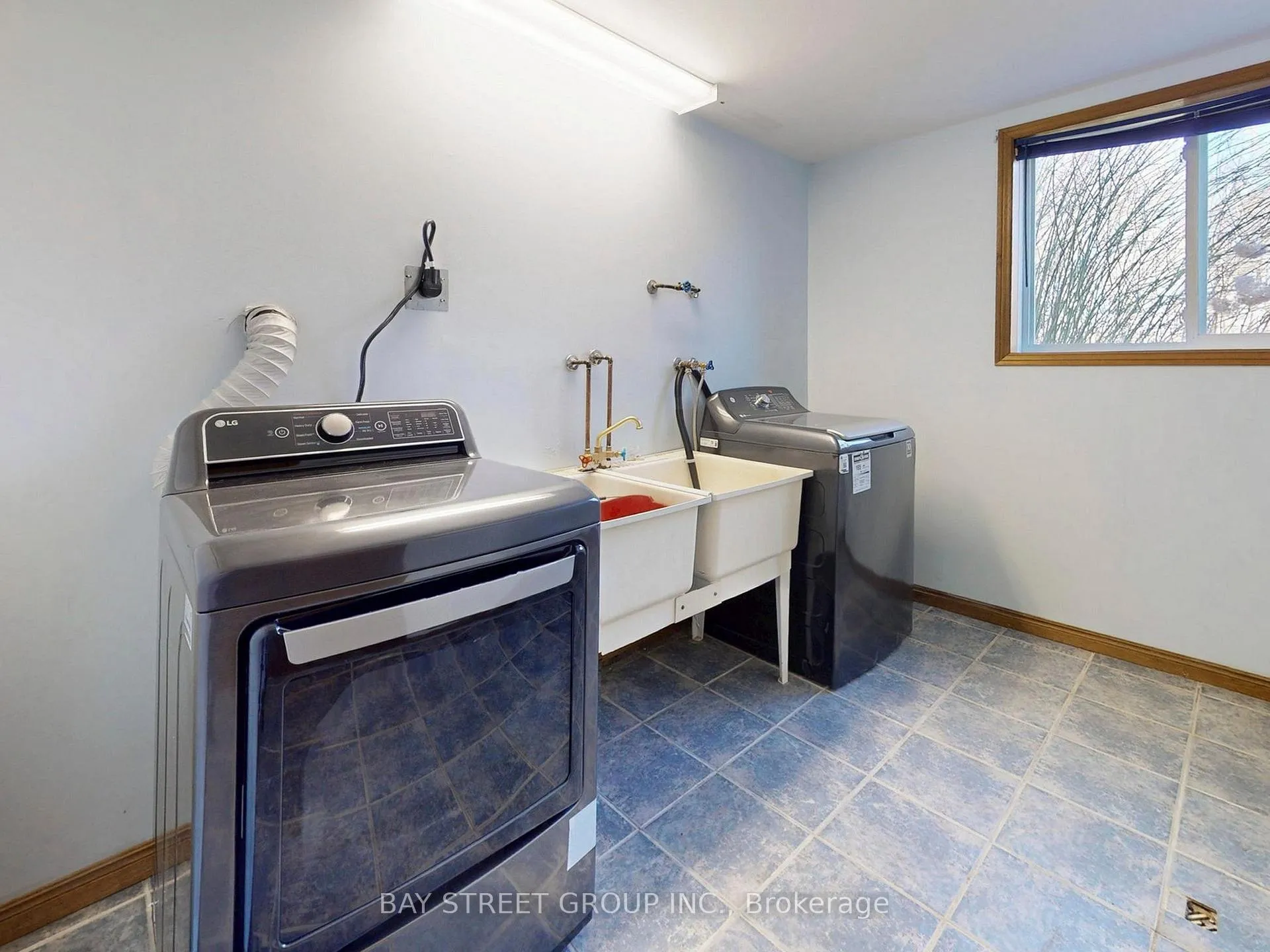 Photo 21 of 861 Book Road E, Hamilton, Airport Employment Area — HOMEH