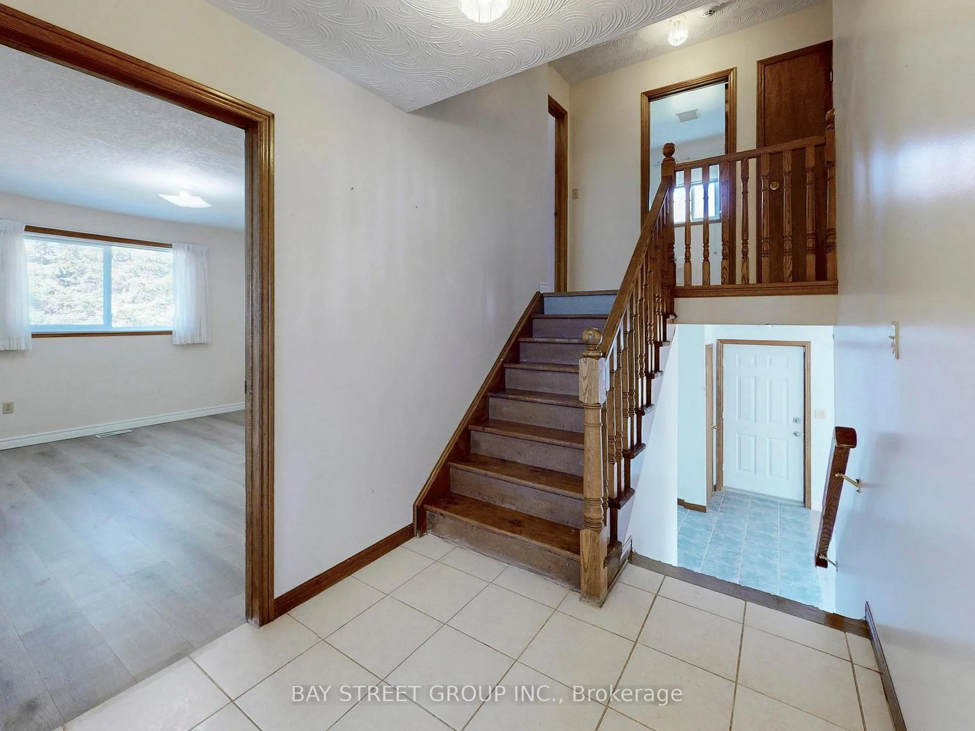 Photo 22 of 861 Book Road E, Hamilton, Airport Employment Area — HOMEH