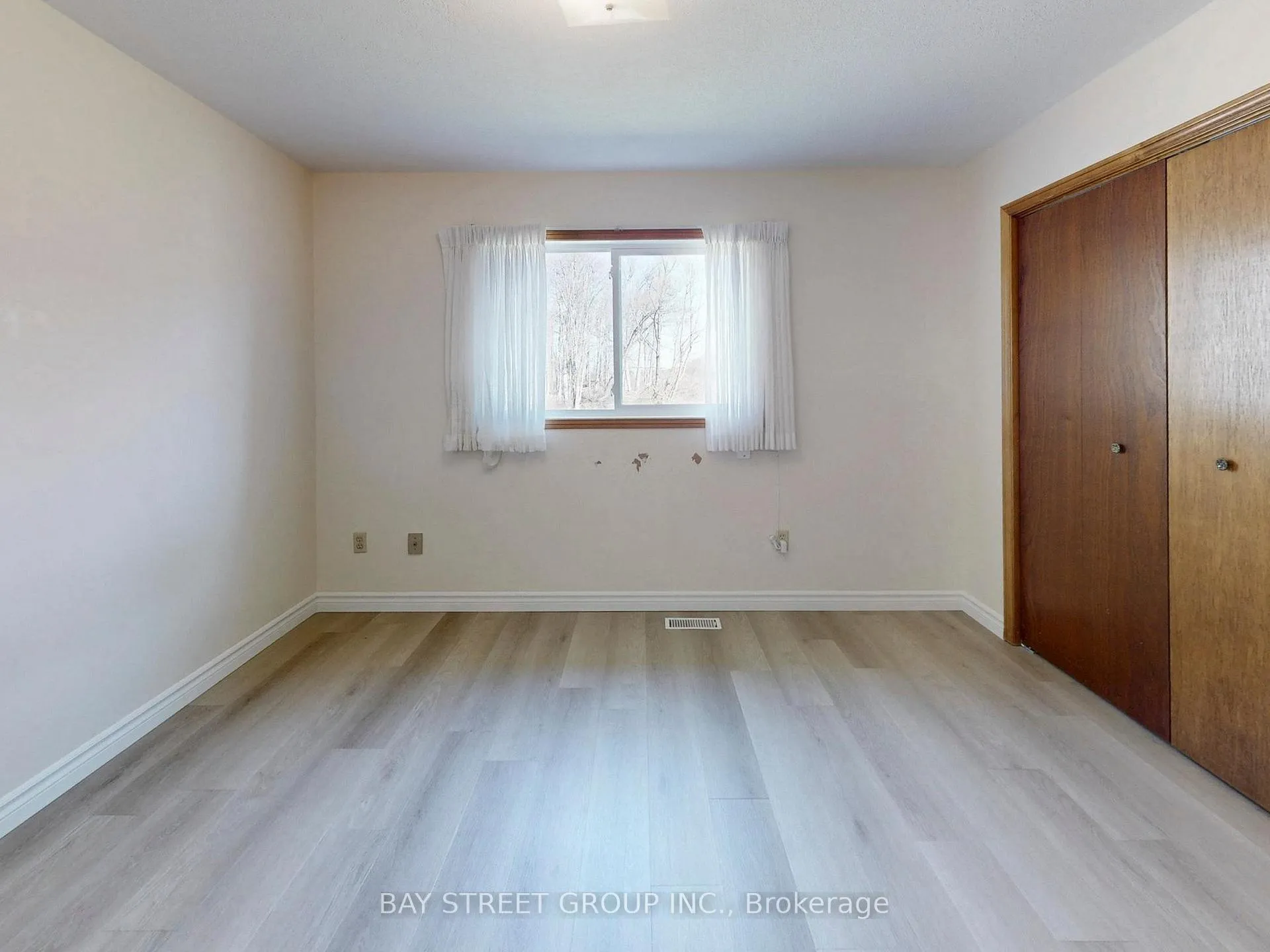 Photo 26 of 861 Book Road E, Hamilton, Airport Employment Area — HOMEH