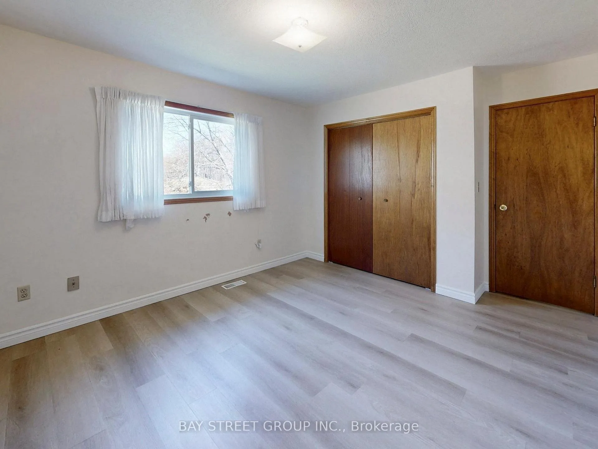 Photo 27 of 861 Book Road E, Hamilton, Airport Employment Area — HOMEH