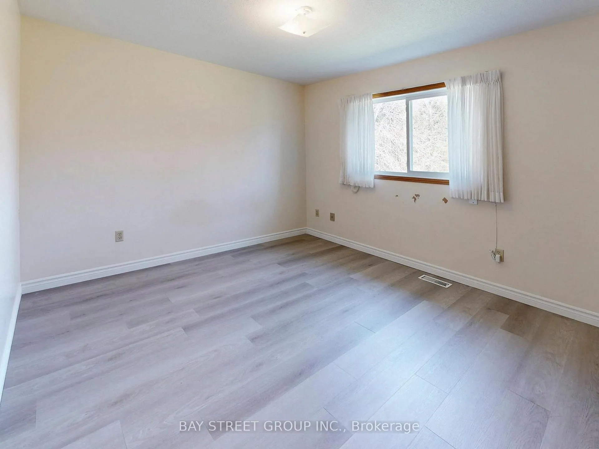 Photo 28 of 861 Book Road E, Hamilton, Airport Employment Area — HOMEH
