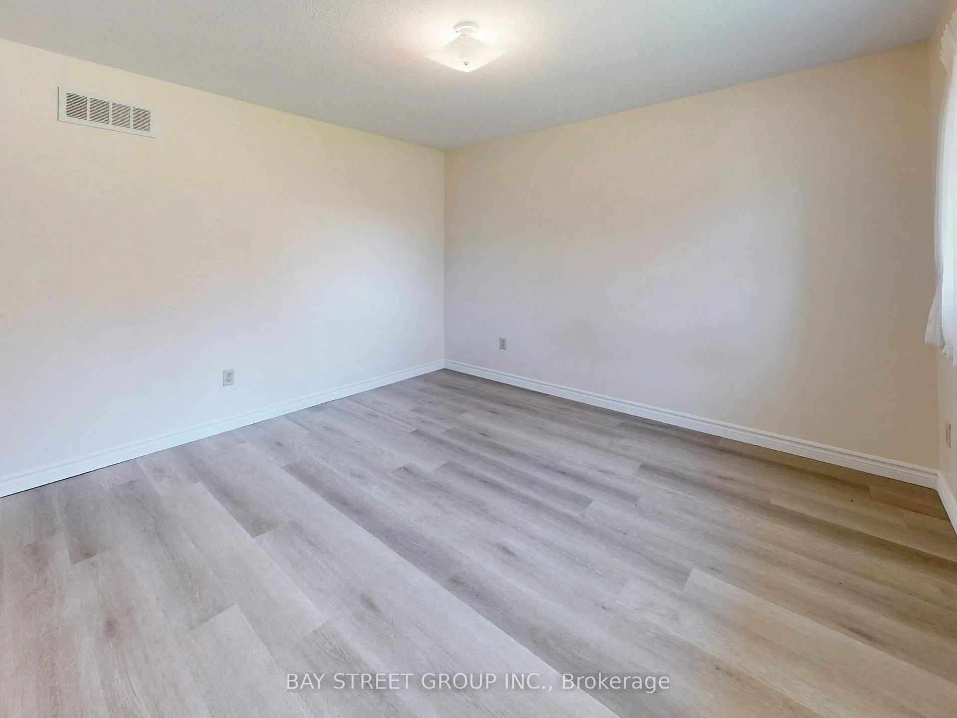 Photo 30 of 861 Book Road E, Hamilton, Airport Employment Area — HOMEH