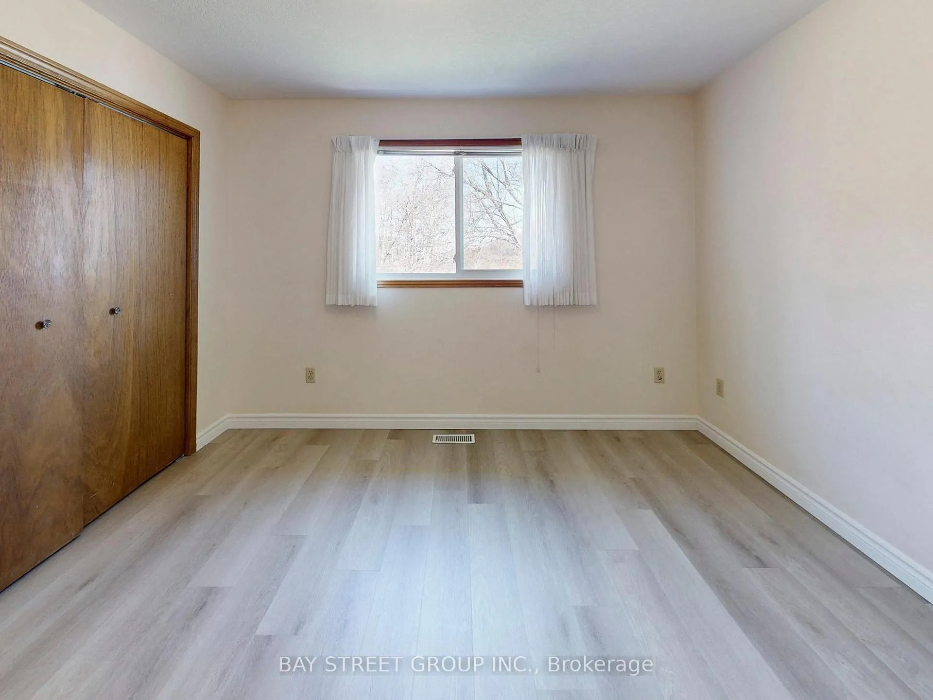 Photo 31 of 861 Book Road E, Hamilton, Airport Employment Area — HOMEH