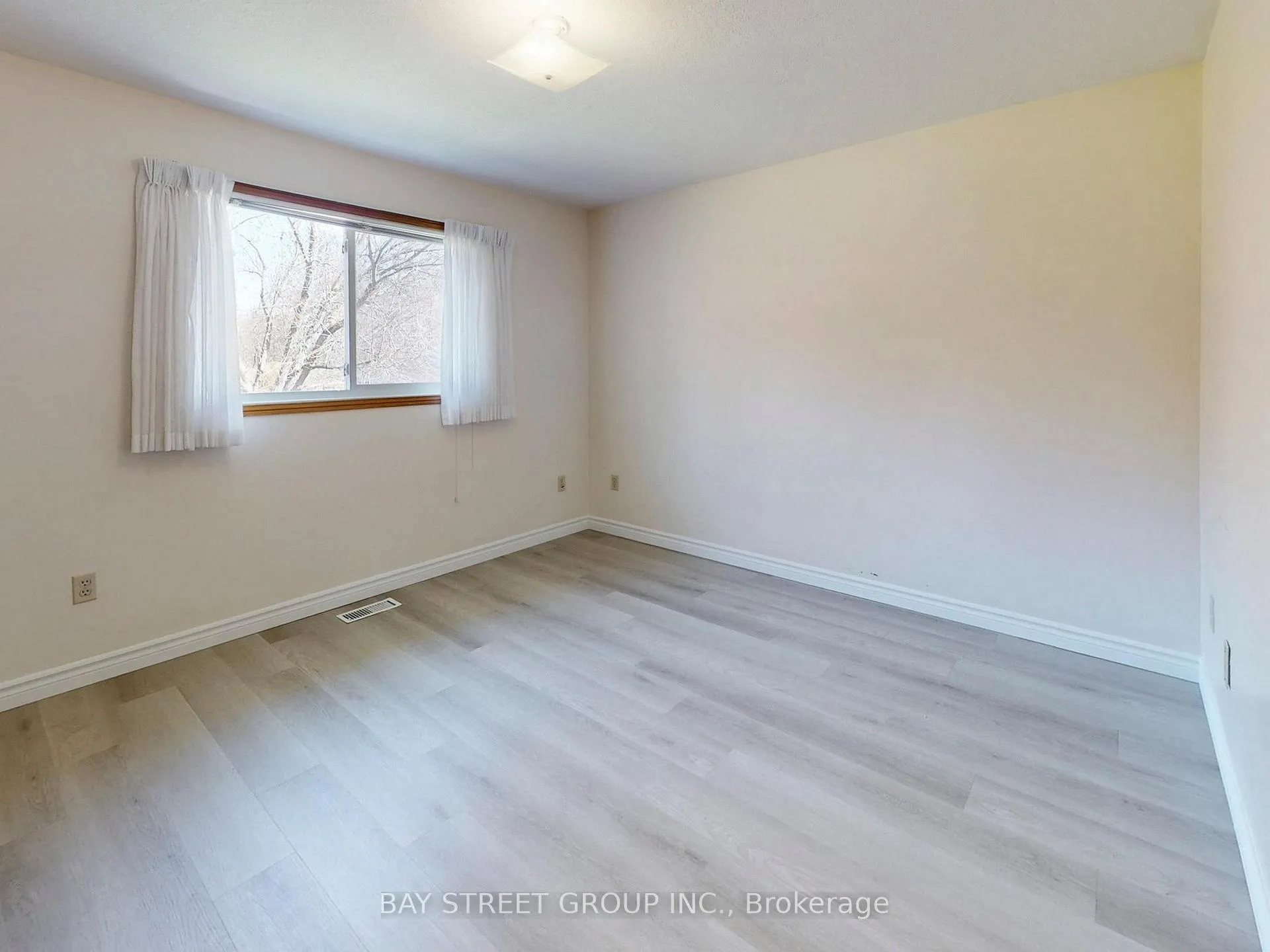 Photo 32 of 861 Book Road E, Hamilton, Airport Employment Area — HOMEH