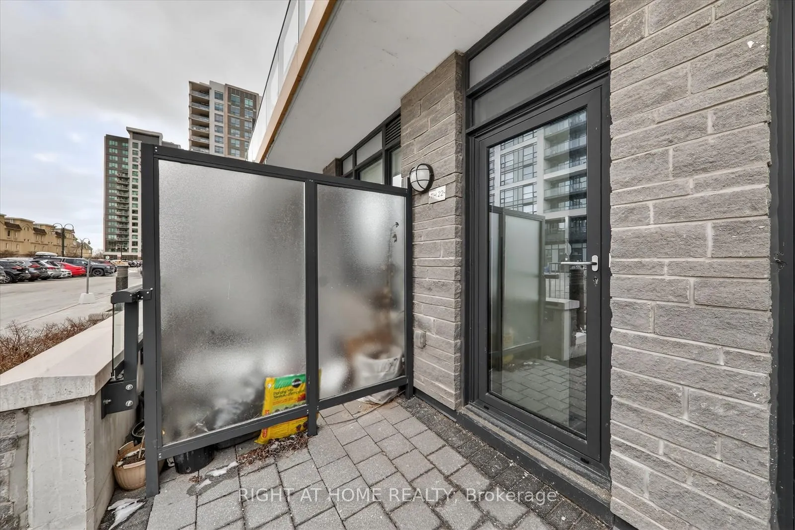 Photo 4 of Unit 22, 1245 Bayly Street, Pickering, Bay Ridges — HOMEH