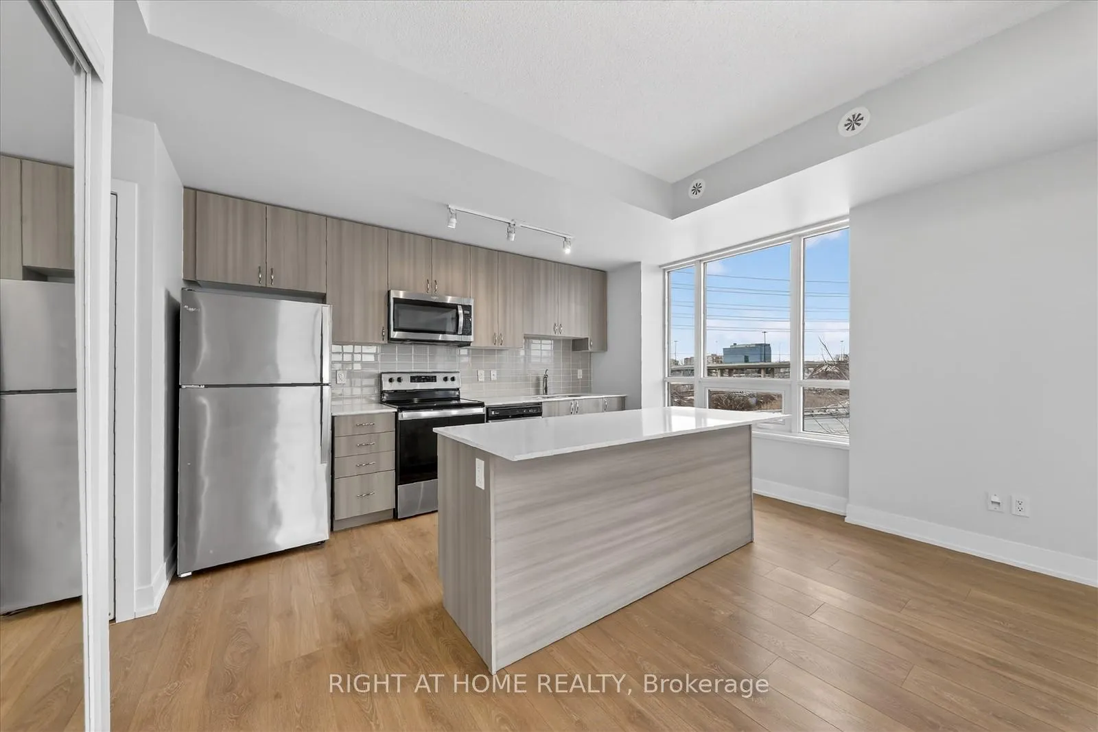 Photo 11 of Unit 22, 1245 Bayly Street, Pickering, Bay Ridges — HOMEH
