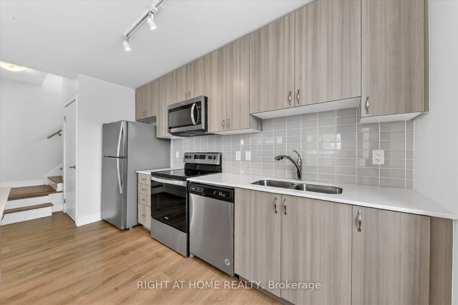 Photo 12 of Unit 22, 1245 Bayly Street, Pickering, Bay Ridges — HOMEH
