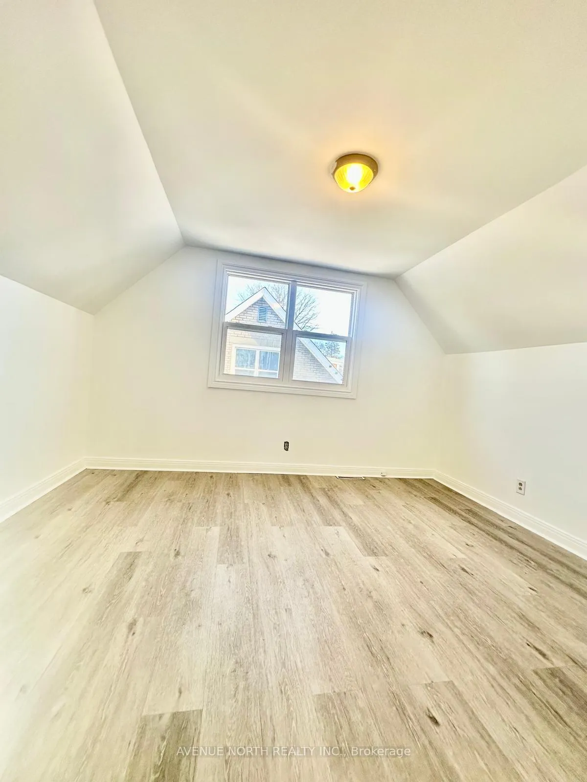 Photo 5 of 658 Coronation Avenue, Ottawa, Riverview Park — HOMEH
