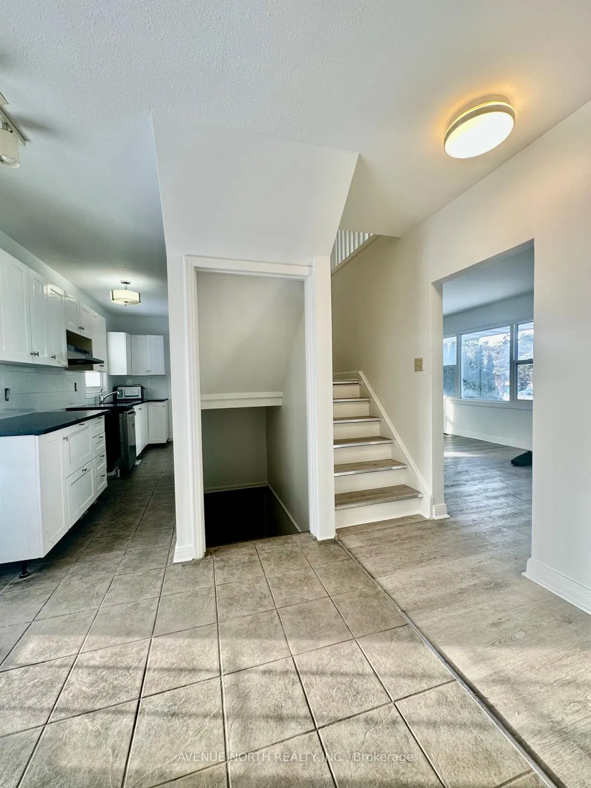 Photo 10 of 658 Coronation Avenue, Ottawa, Riverview Park — HOMEH