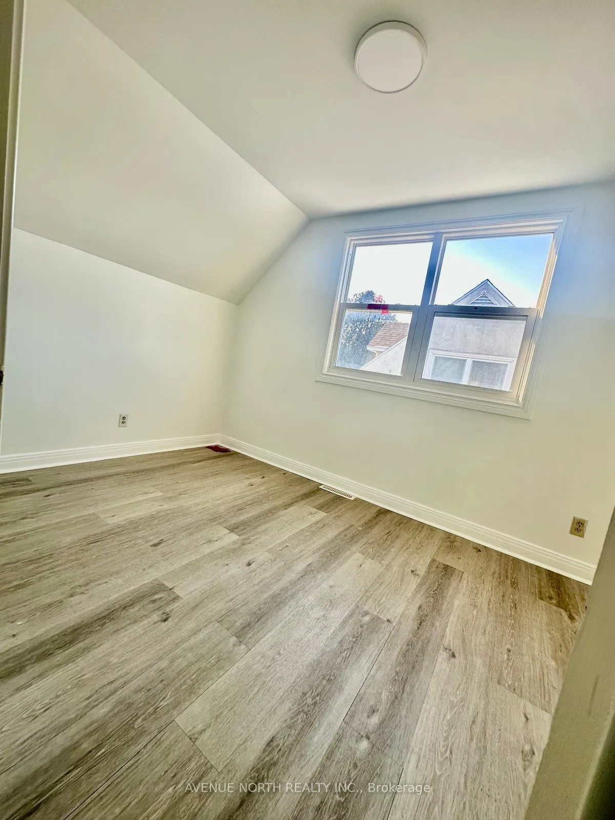 Photo 11 of 658 Coronation Avenue, Ottawa, Riverview Park — HOMEH