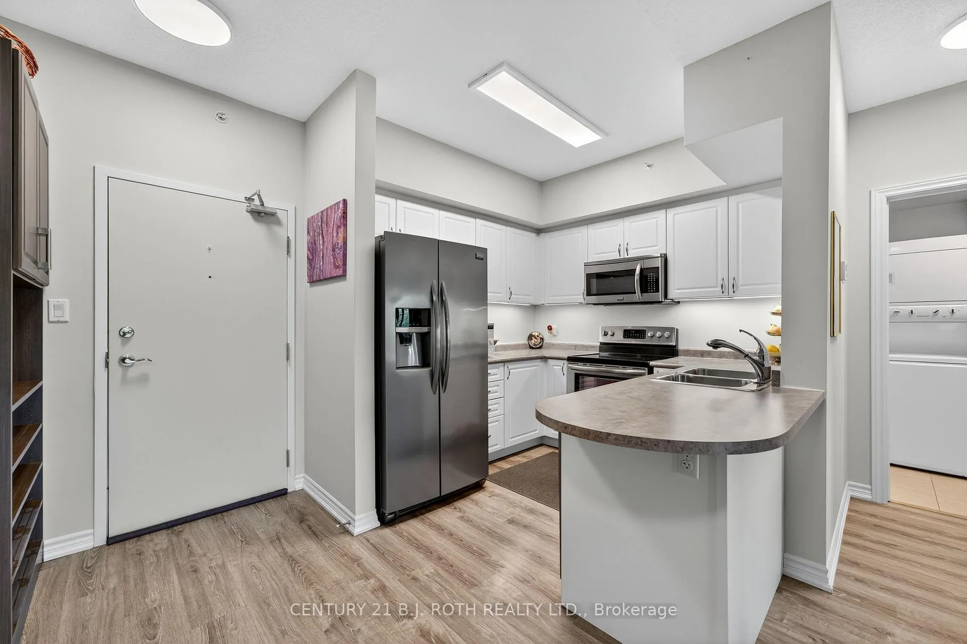 Photo 5 of Unit 303, 40 Ferndale Drive S, Barrie, Ardagh — HOMEH