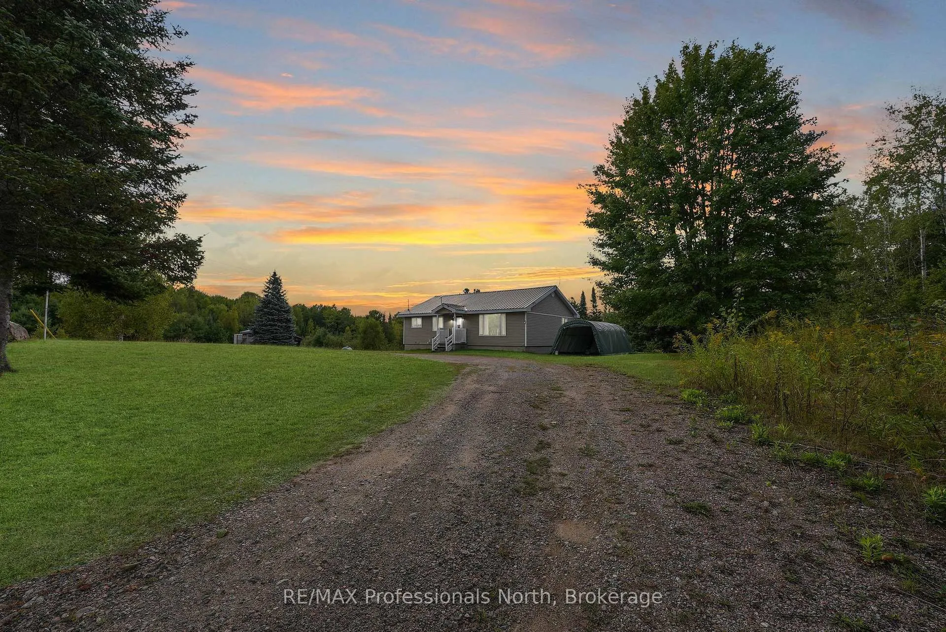 Photo 5 of 4072 Gelert Road, Minden Hills, Snowdon — HOMEH