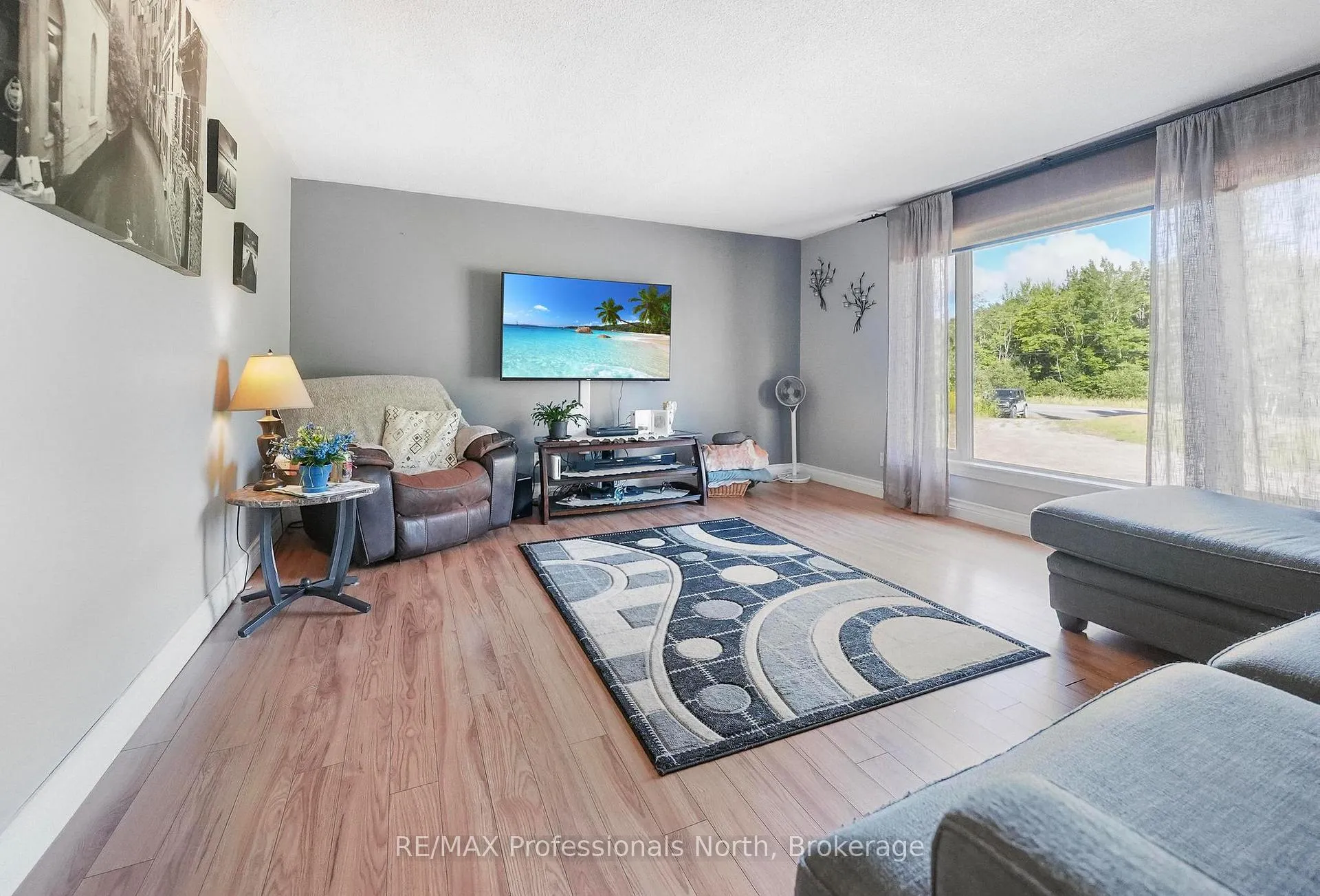 Photo 16 of 4072 Gelert Road, Minden Hills, Snowdon — HOMEH