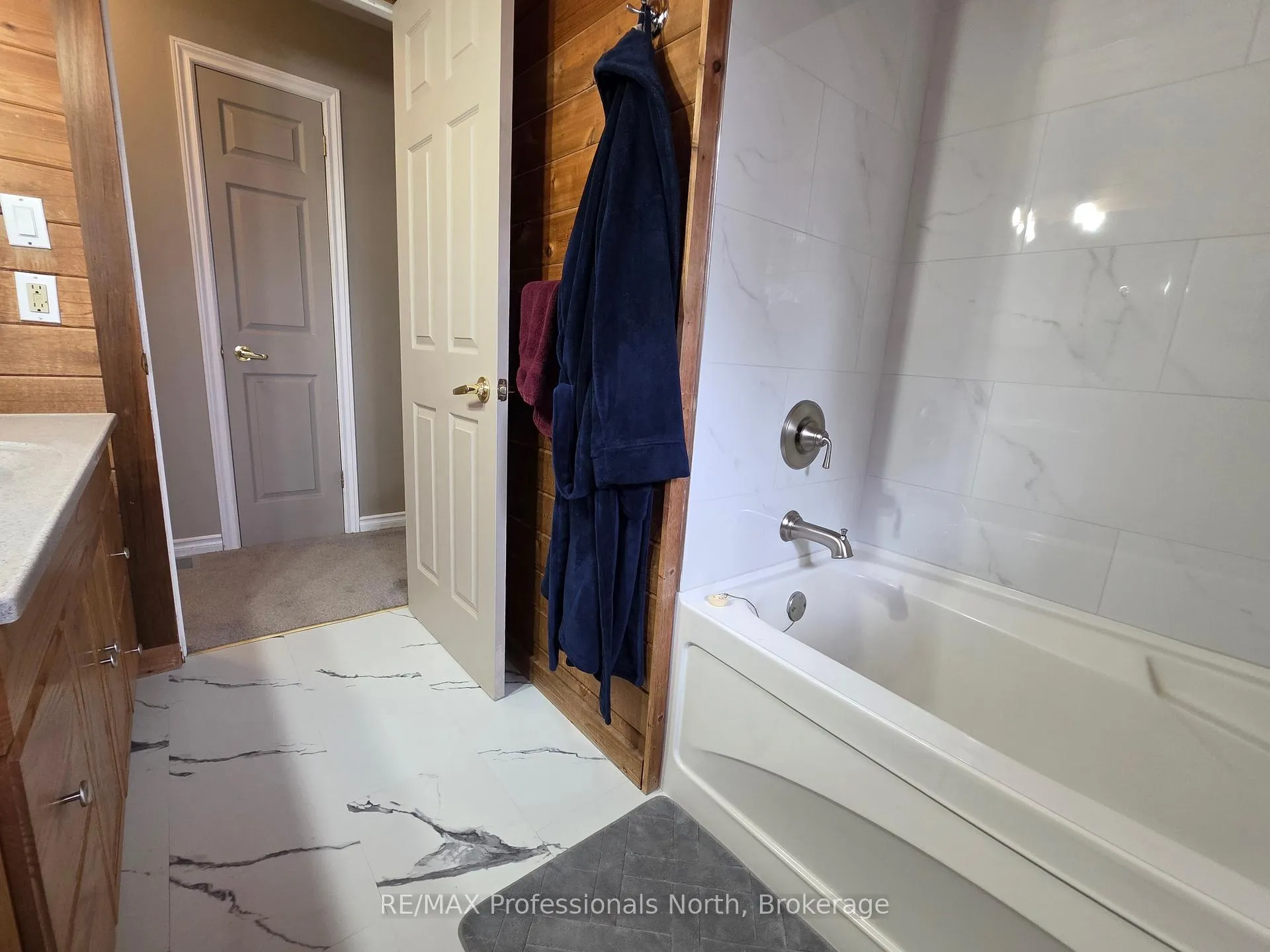 Photo 24 of 4072 Gelert Road, Minden Hills, Snowdon — HOMEH