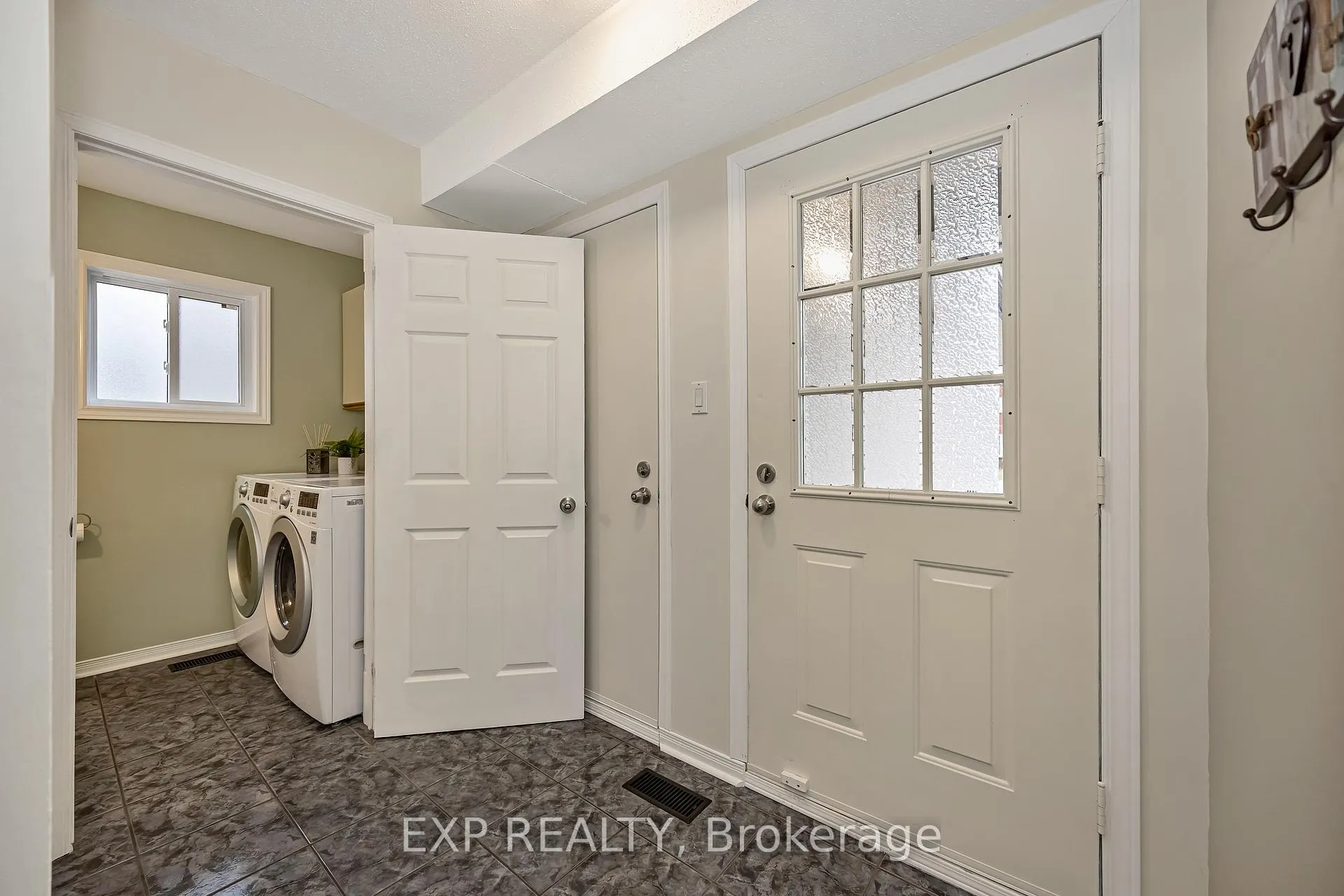 Photo 5 of 63 Victor Street, Ottawa, Stittsville (Central) — HOMEH