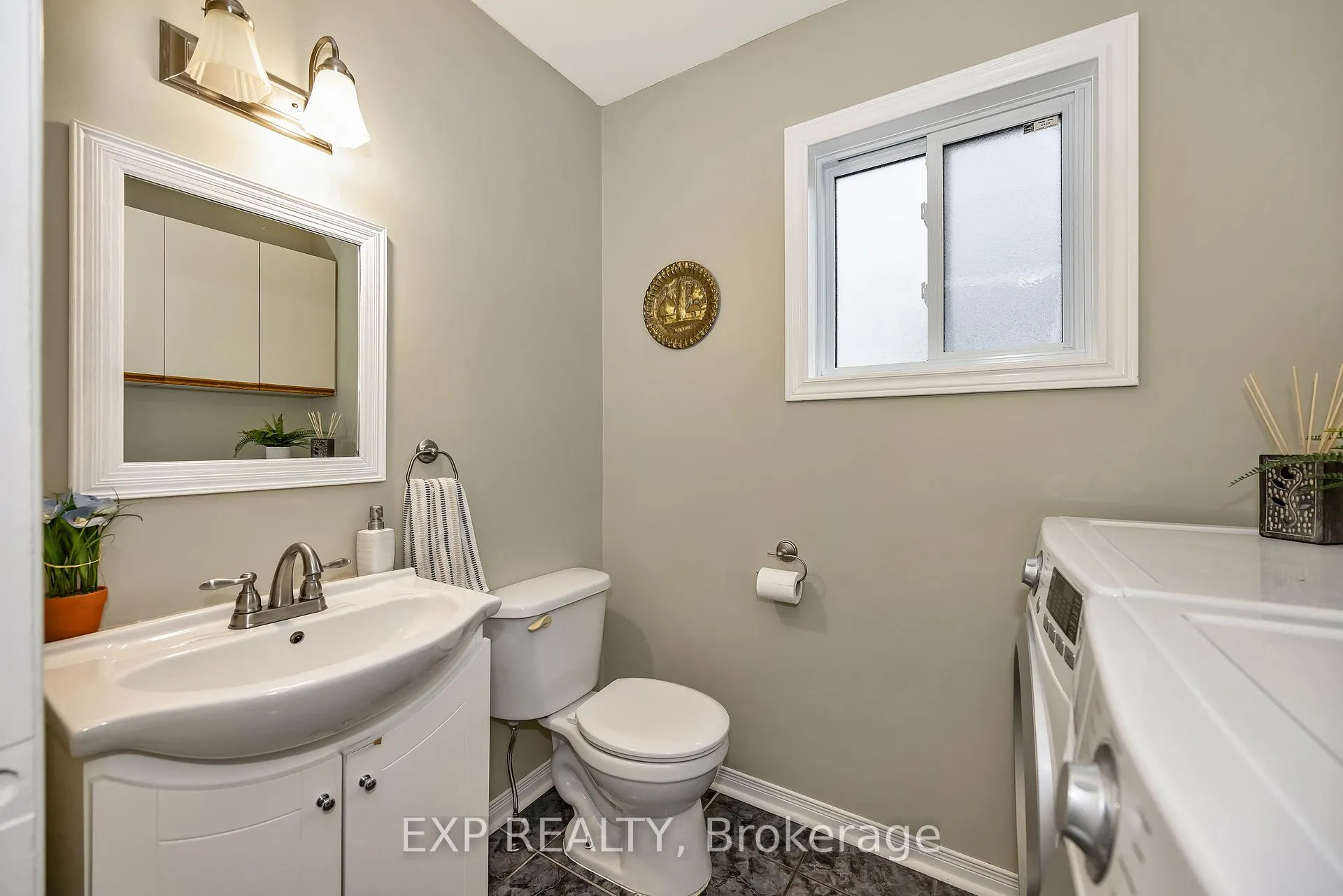 Photo 7 of 63 Victor Street, Ottawa, Stittsville (Central) — HOMEH