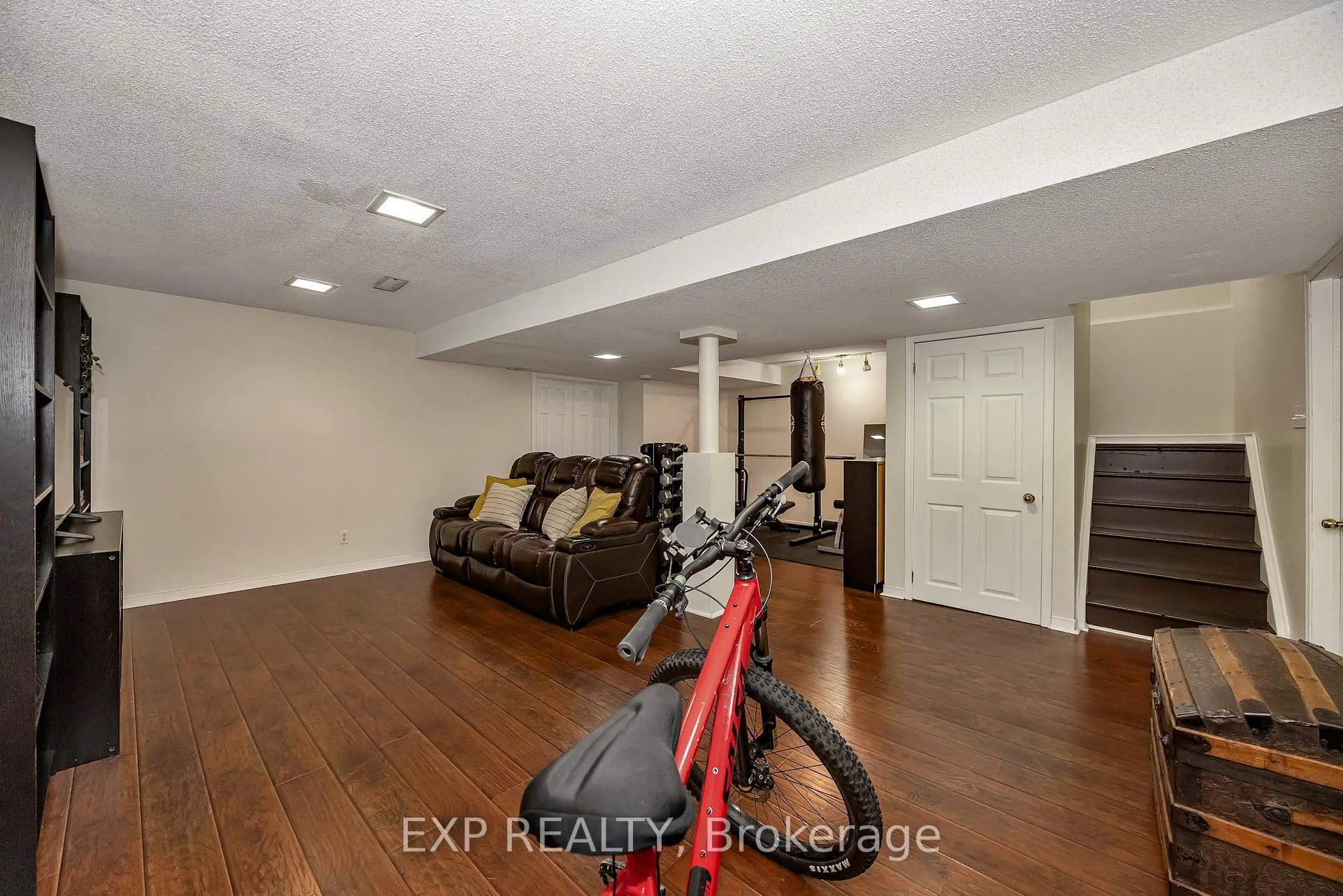 Photo 35 of 63 Victor Street, Ottawa, Stittsville (Central) — HOMEH