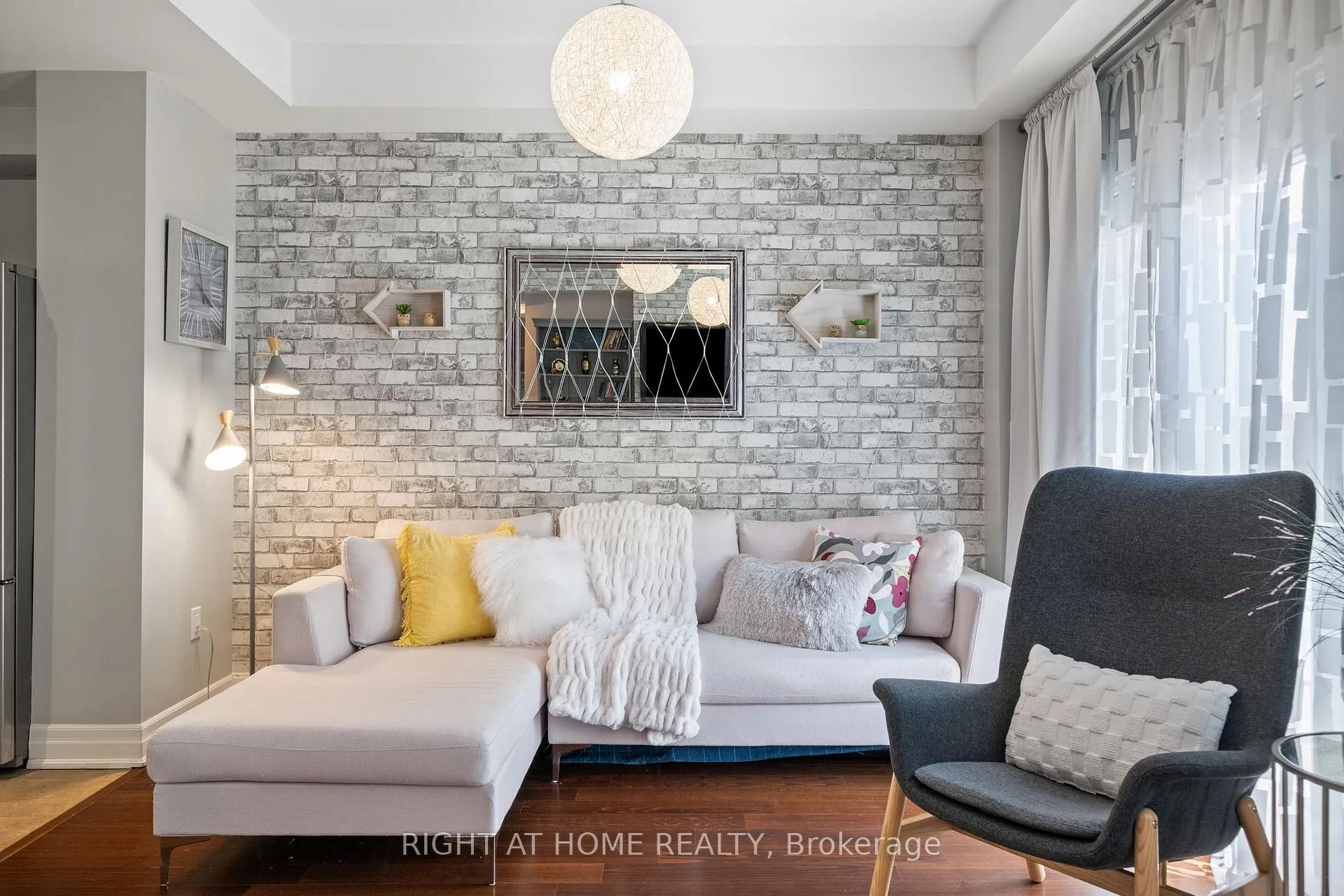 Photo 9 of 873 New Westminster Drive, Vaughan, Beverley Glen — HOMEH
