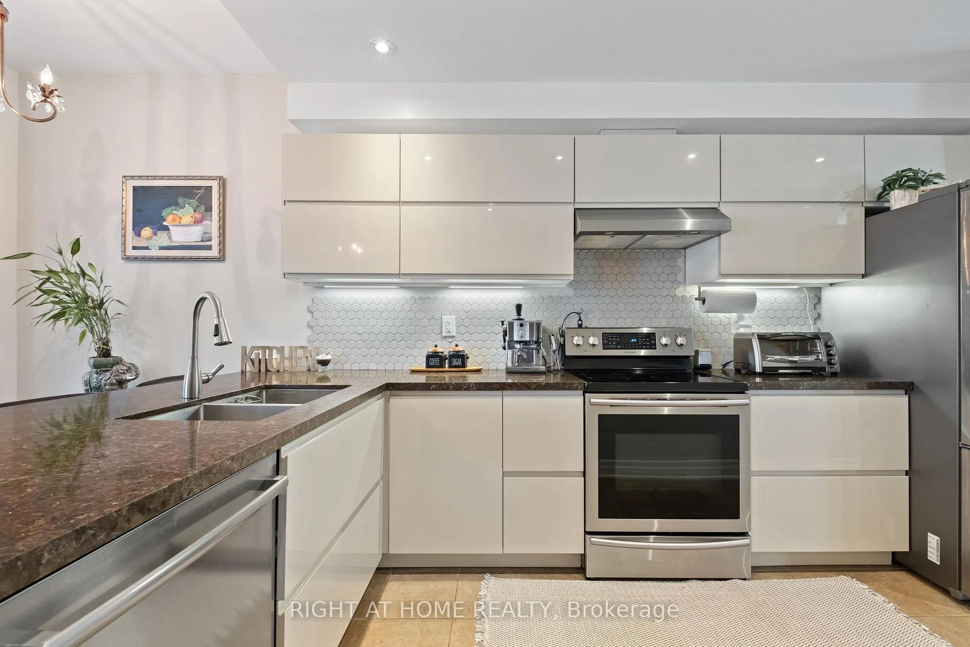 Photo 14 of 873 New Westminster Drive, Vaughan, Beverley Glen — HOMEH