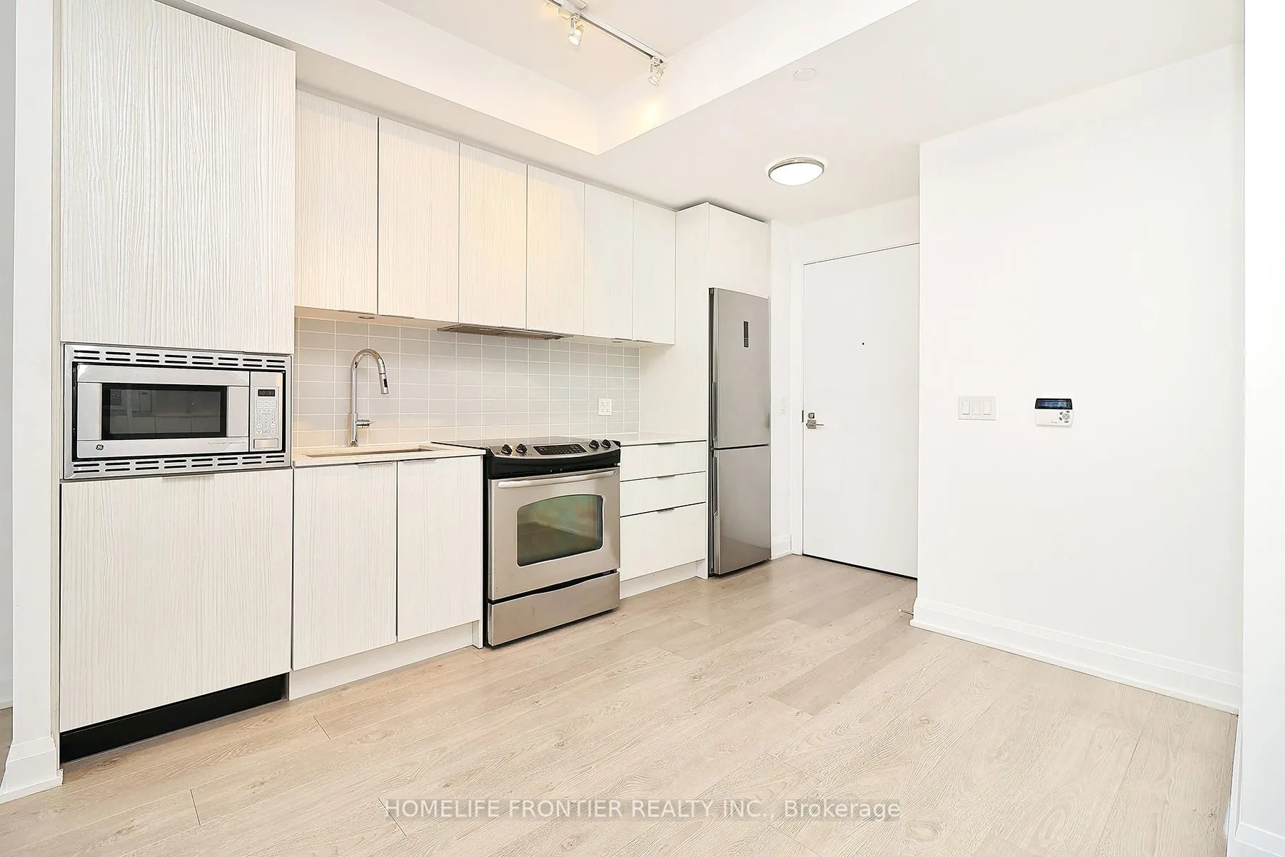 Photo 3 of Unit 1106, 110 Marine Parade Drive, Etobicoke, Mimico — HOMEH