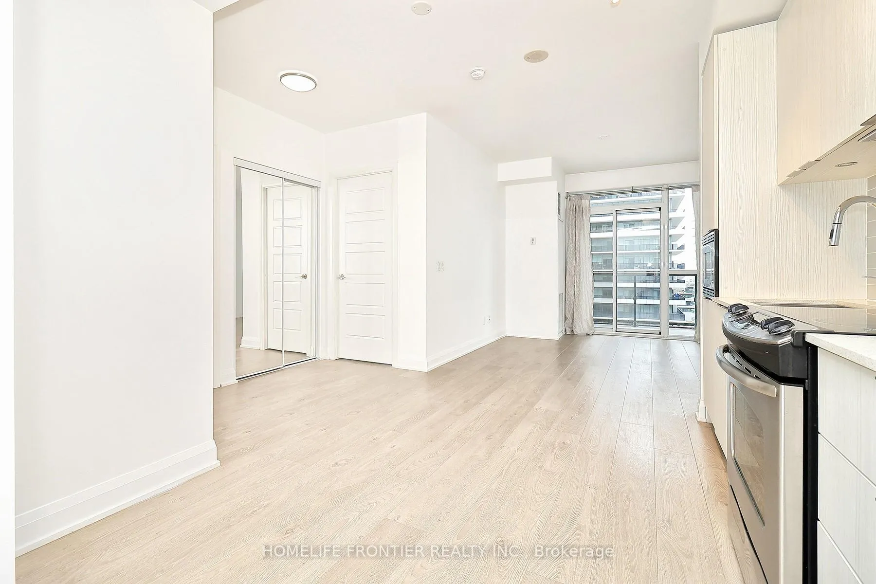 Photo 4 of Unit 1106, 110 Marine Parade Drive, Etobicoke, Mimico — HOMEH