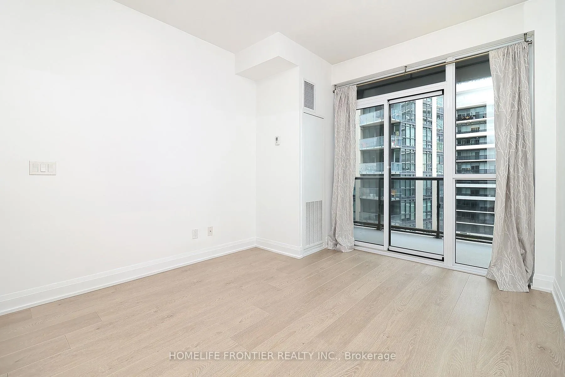 Photo 5 of Unit 1106, 110 Marine Parade Drive, Etobicoke, Mimico — HOMEH