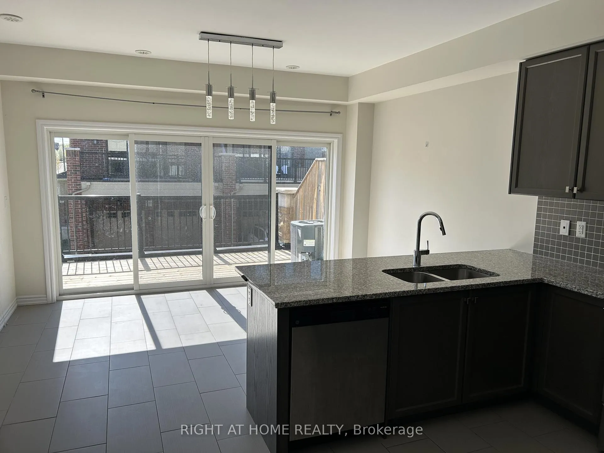 Photo 6 of 2 Isabella Peach Drive, Markham, Victoria Square — HOMEH