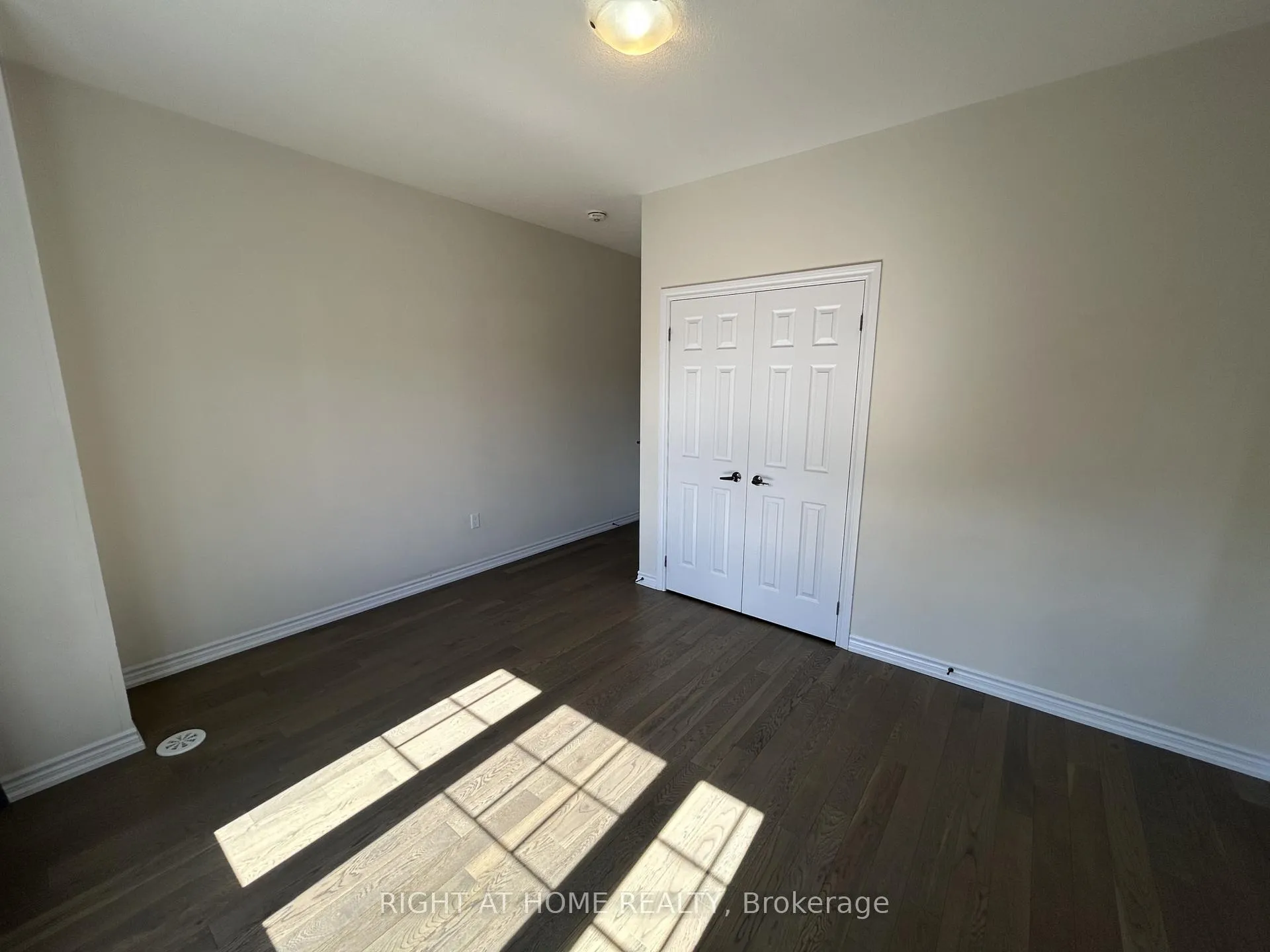 Photo 10 of 2 Isabella Peach Drive, Markham, Victoria Square — HOMEH