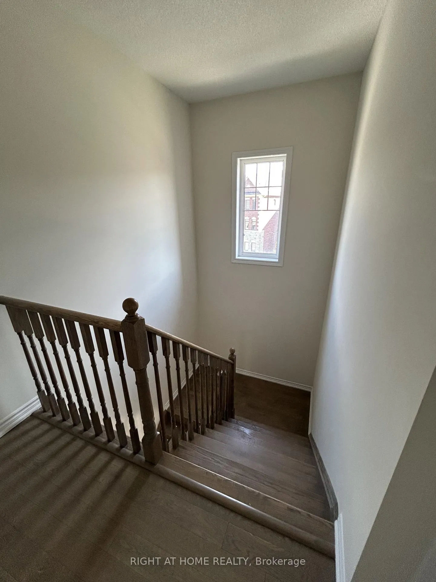 Photo 13 of 2 Isabella Peach Drive, Markham, Victoria Square — HOMEH