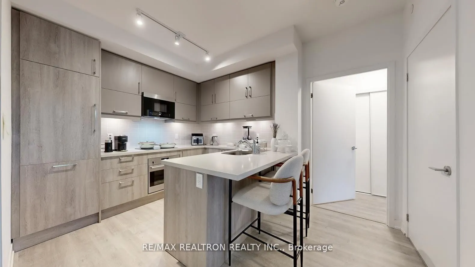 Photo 7 of Unit 319C, 38 Simcoe Promenade Circle, Markham, Unionville — HOMEH