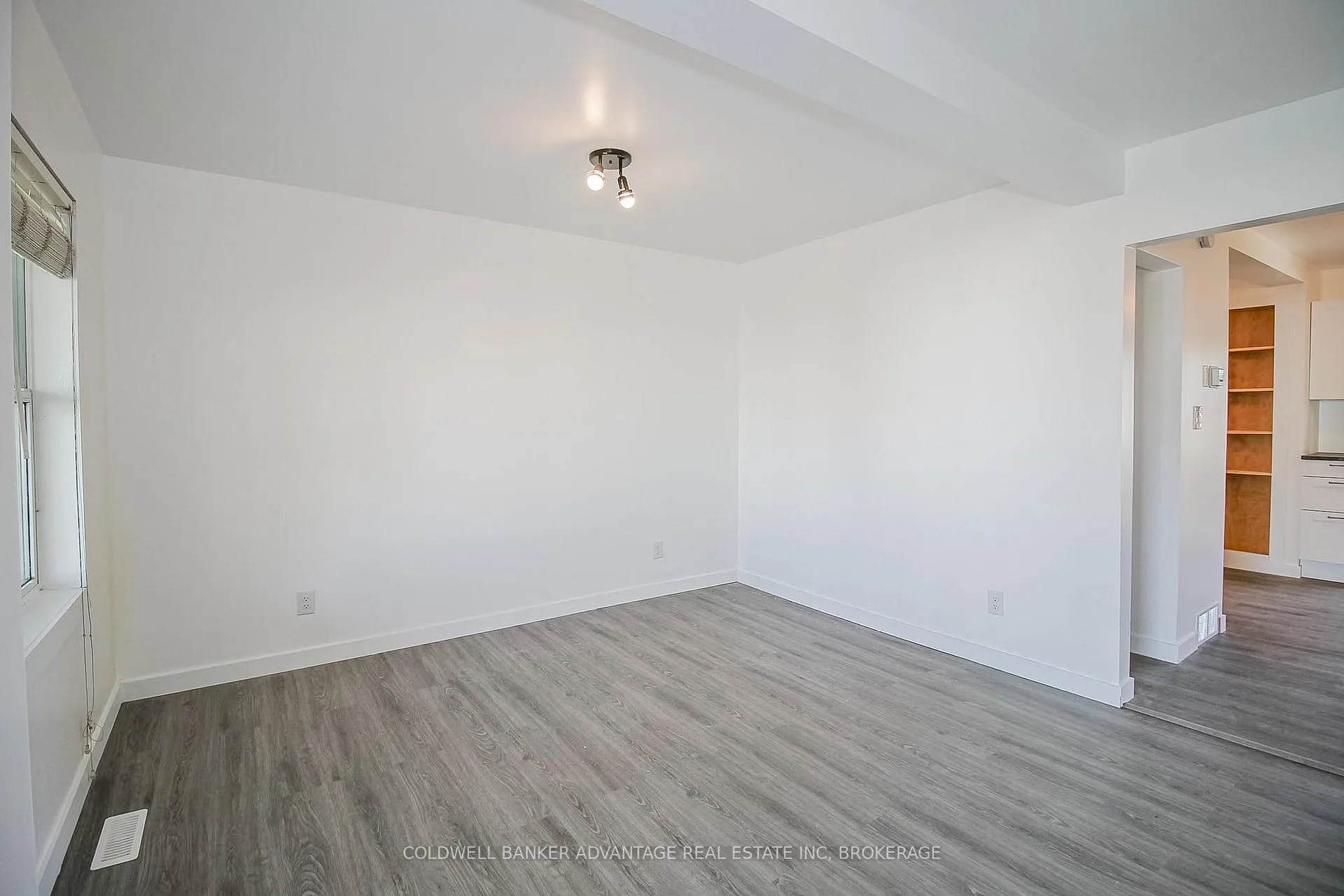 Photo 4 of 215 Burgar Street, Welland, Welland Downtown — HOMEH