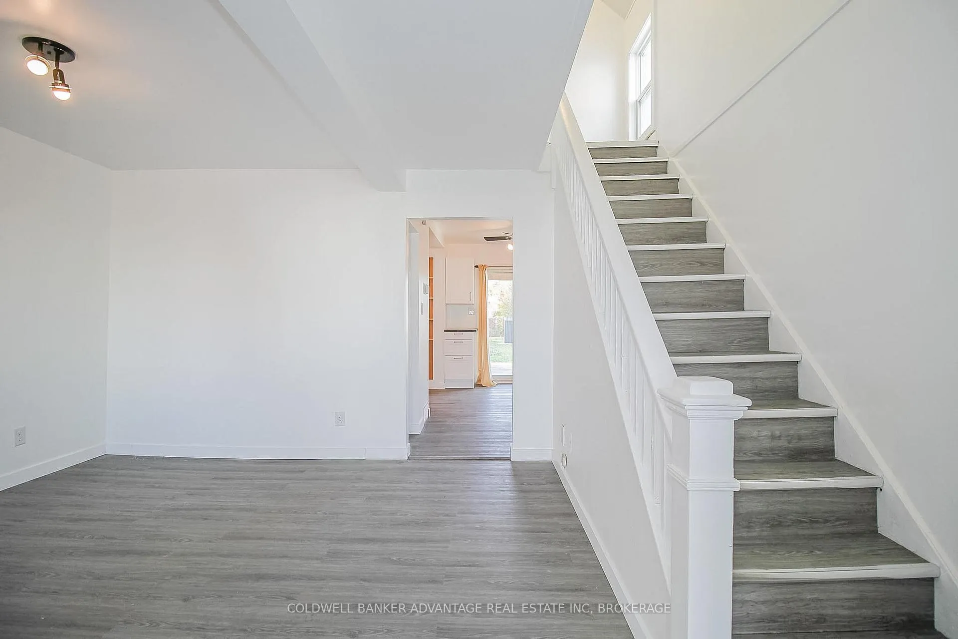 Photo 5 of 215 Burgar Street, Welland, Welland Downtown — HOMEH