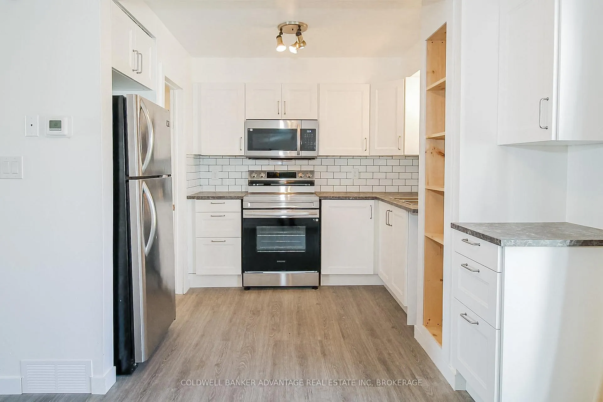 Photo 9 of 215 Burgar Street, Welland, Welland Downtown — HOMEH