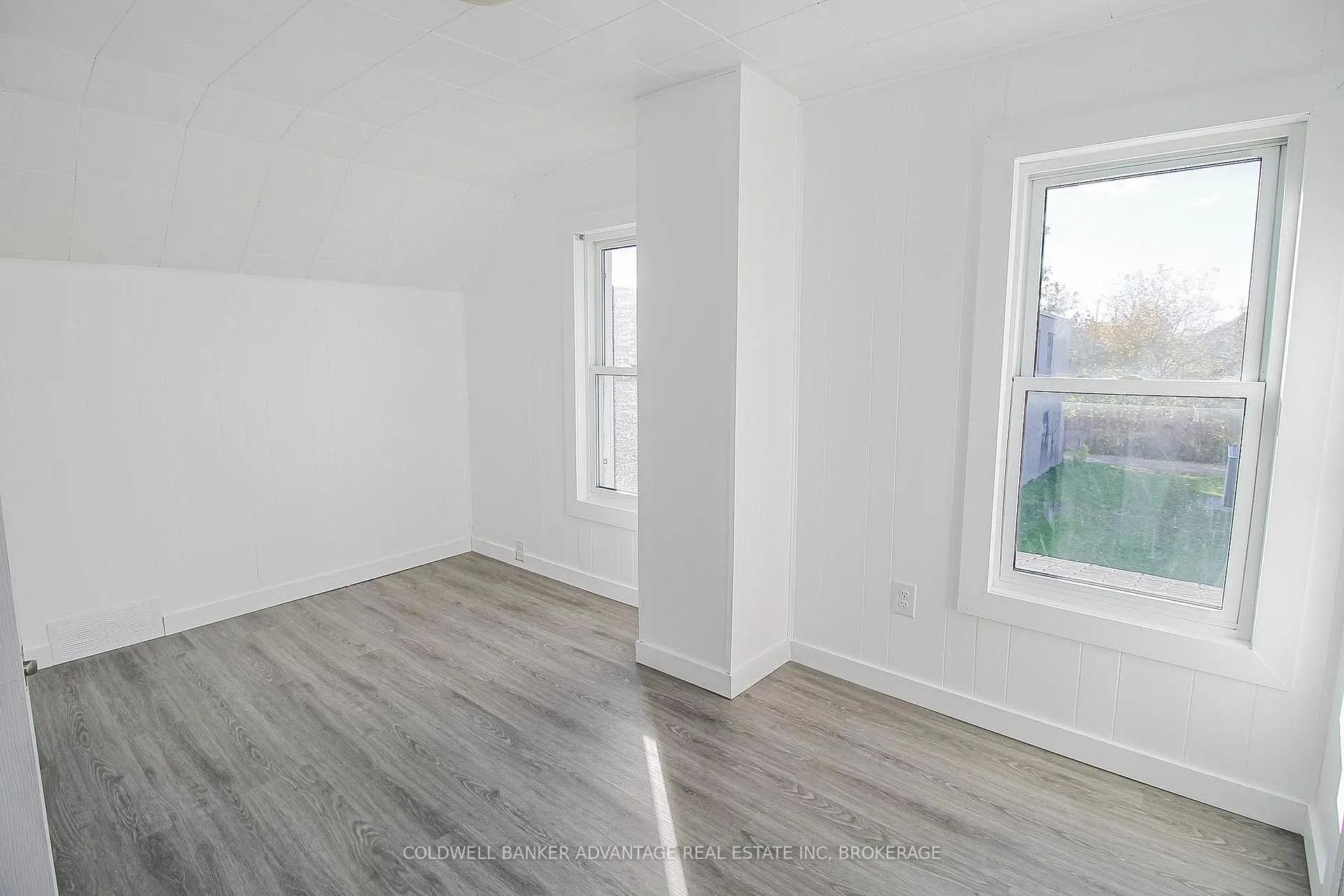 Photo 17 of 215 Burgar Street, Welland, Welland Downtown — HOMEH