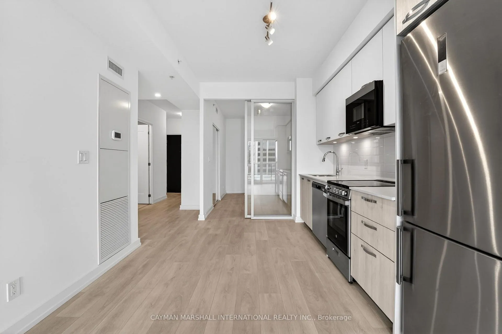 Photo 5 of Unit 804, 75 James Street S, Hamilton, Corktown — HOMEH