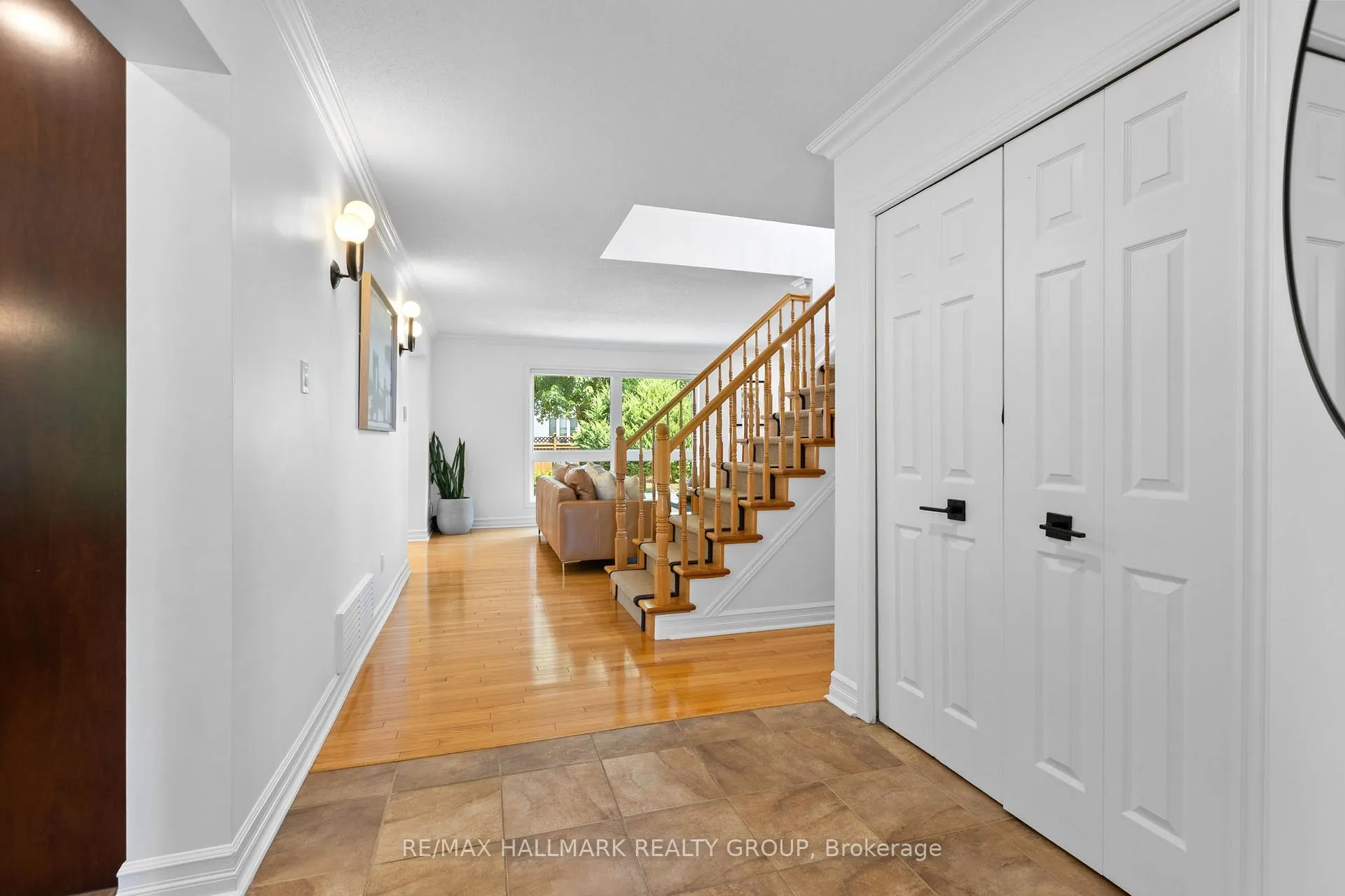 Photo 4 of 804 Adencliffe Drive, Ottawa, Fallingbrook/Ridgemount — HOMEH