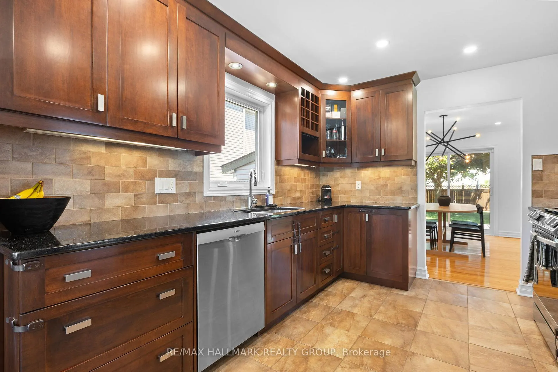 Photo 10 of 804 Adencliffe Drive, Ottawa, Fallingbrook/Ridgemount — HOMEH