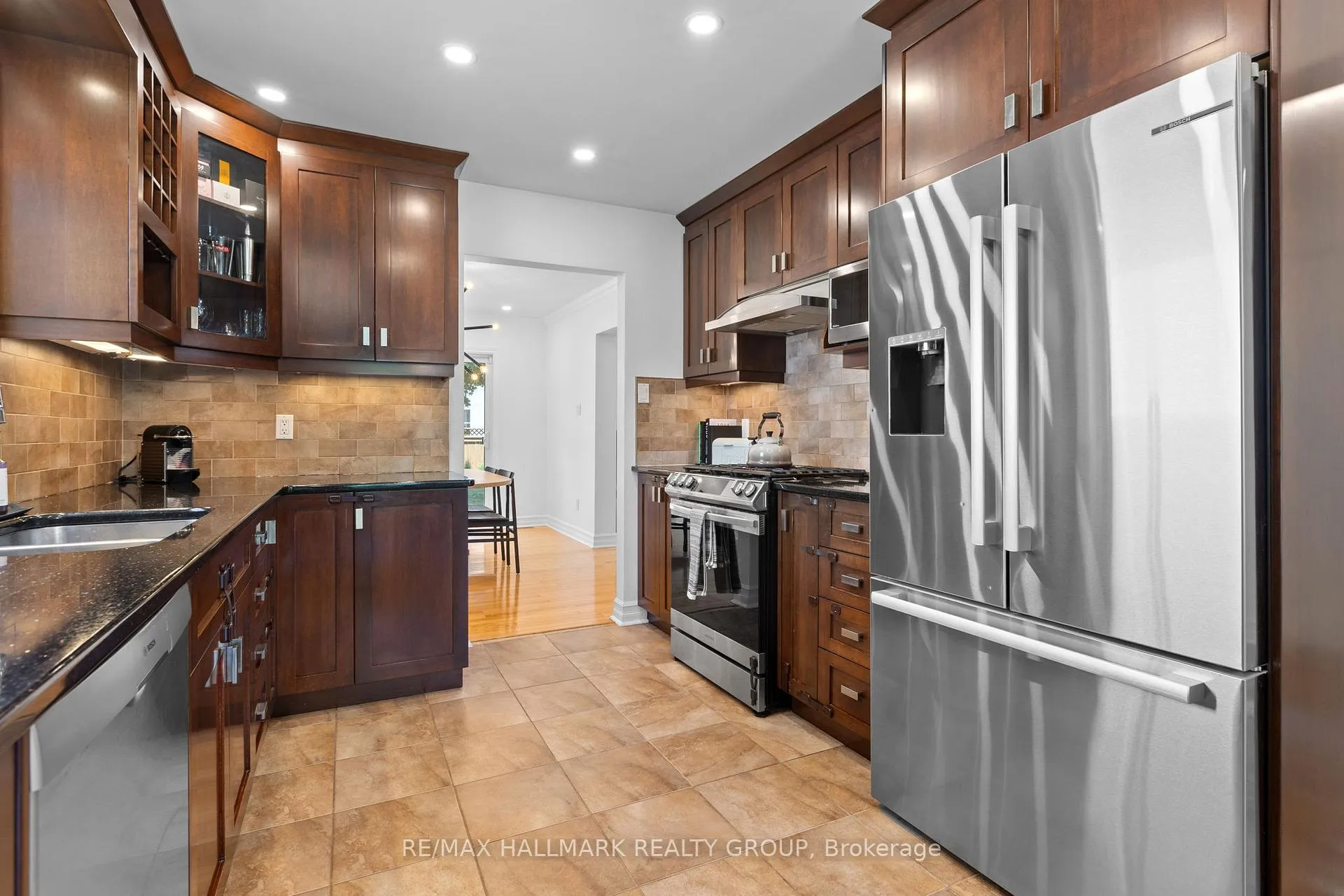 Photo 11 of 804 Adencliffe Drive, Ottawa, Fallingbrook/Ridgemount — HOMEH