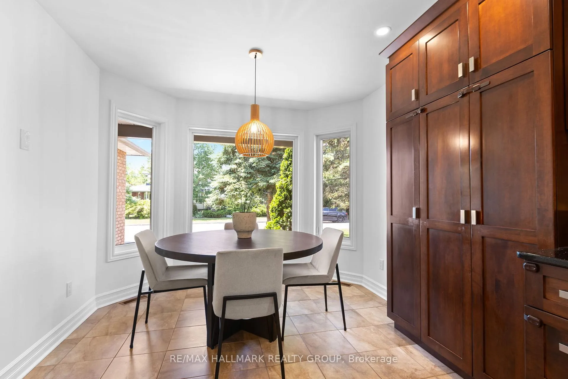Photo 12 of 804 Adencliffe Drive, Ottawa, Fallingbrook/Ridgemount — HOMEH
