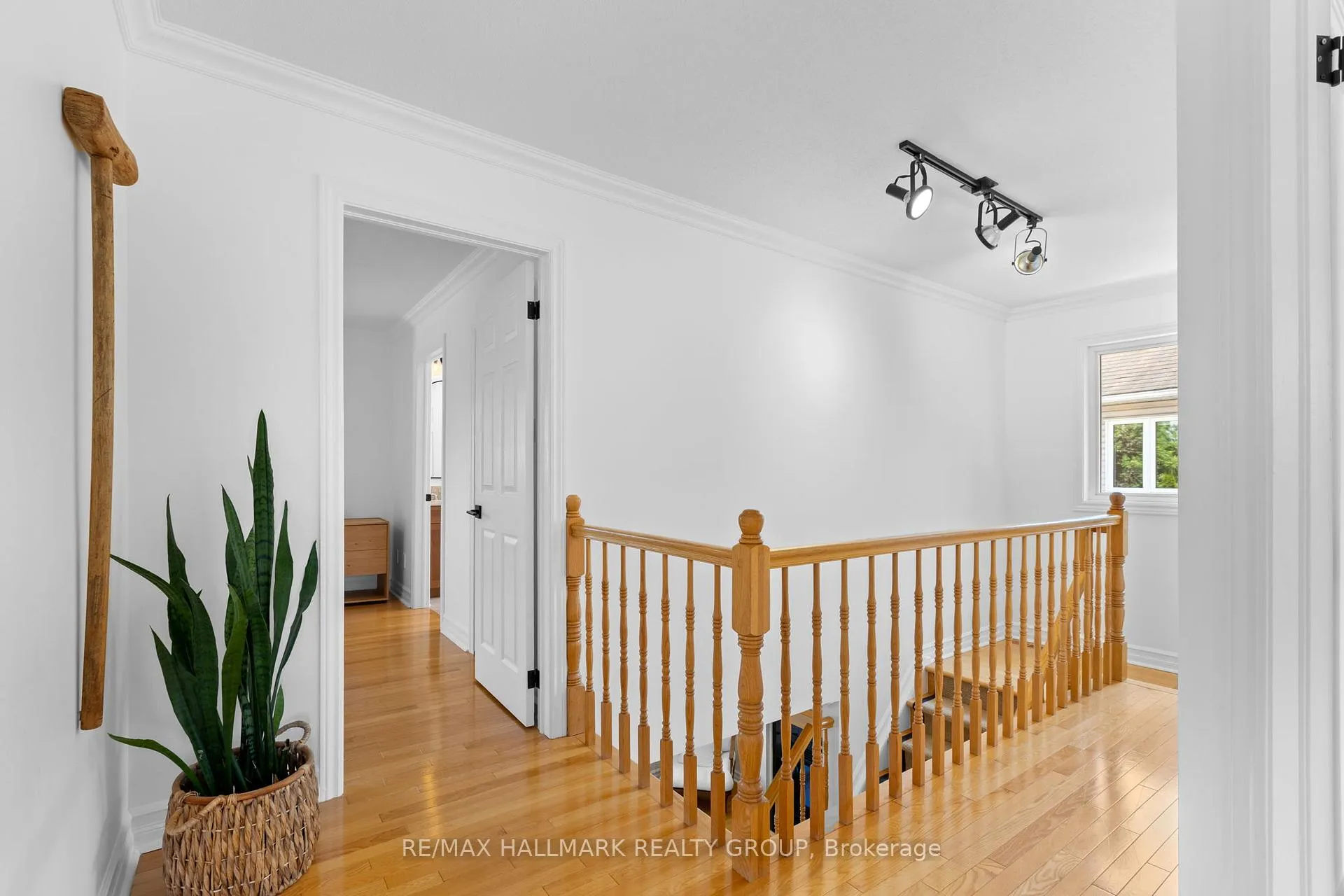 Photo 14 of 804 Adencliffe Drive, Ottawa, Fallingbrook/Ridgemount — HOMEH