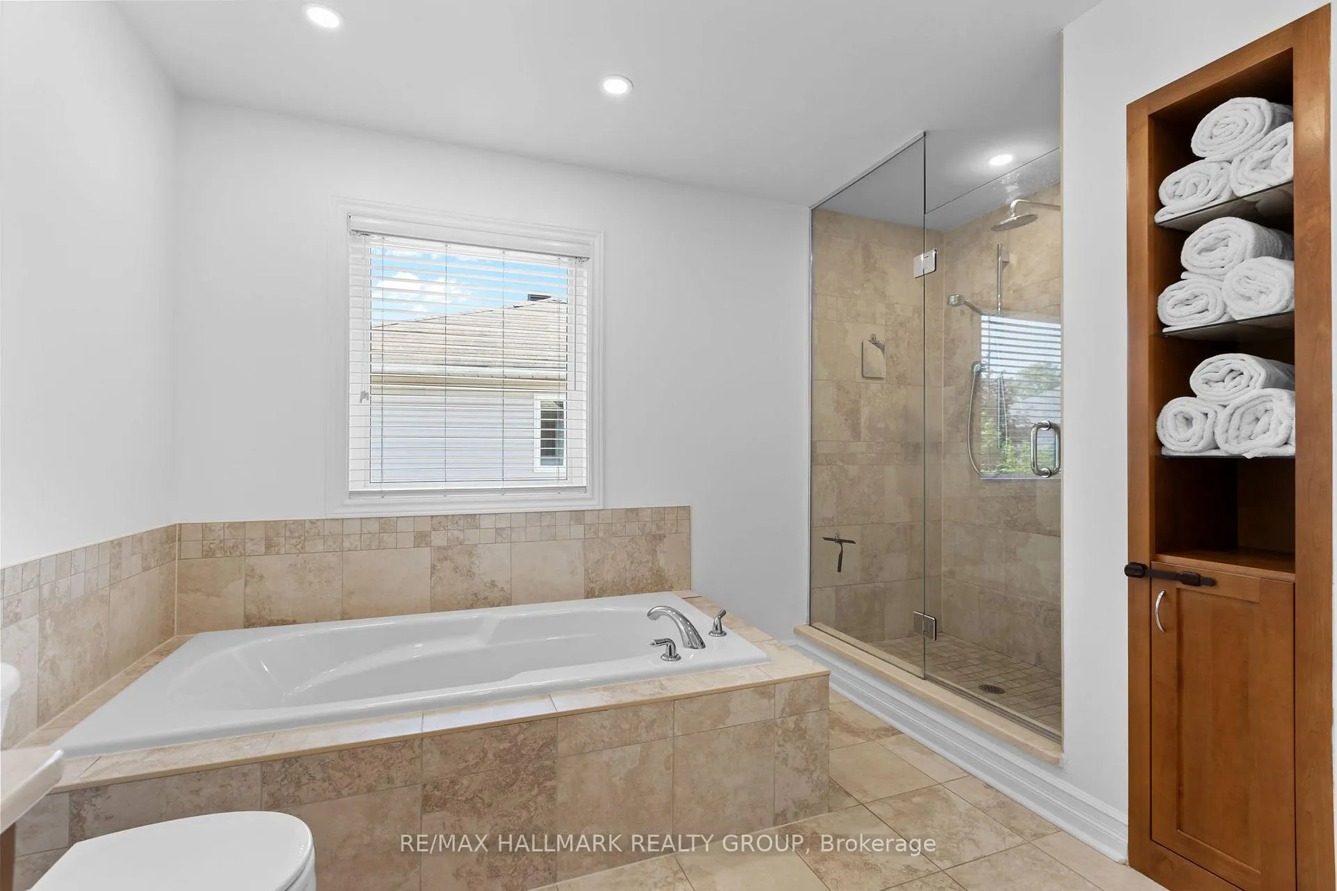 Photo 18 of 804 Adencliffe Drive, Ottawa, Fallingbrook/Ridgemount — HOMEH