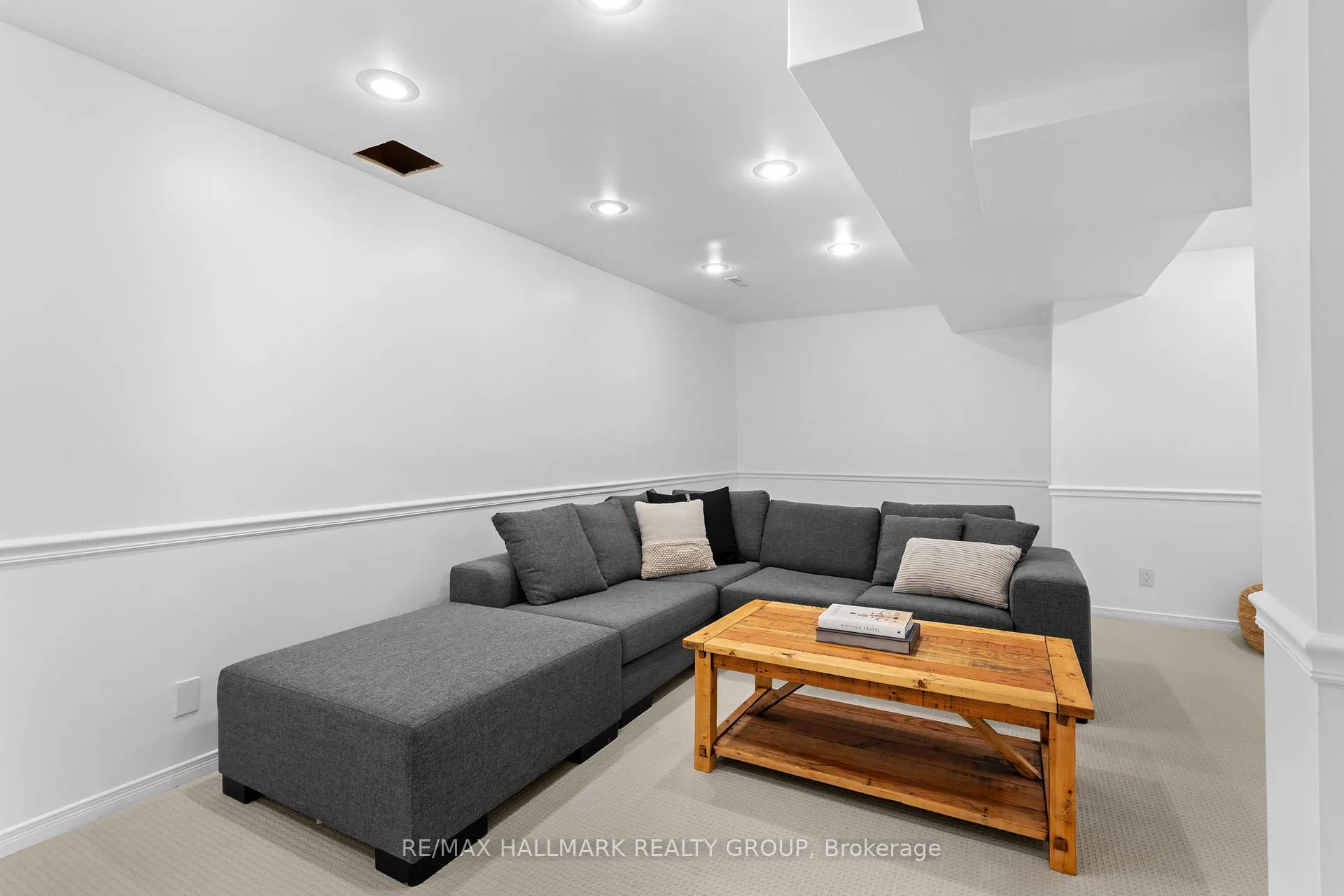Photo 24 of 804 Adencliffe Drive, Ottawa, Fallingbrook/Ridgemount — HOMEH