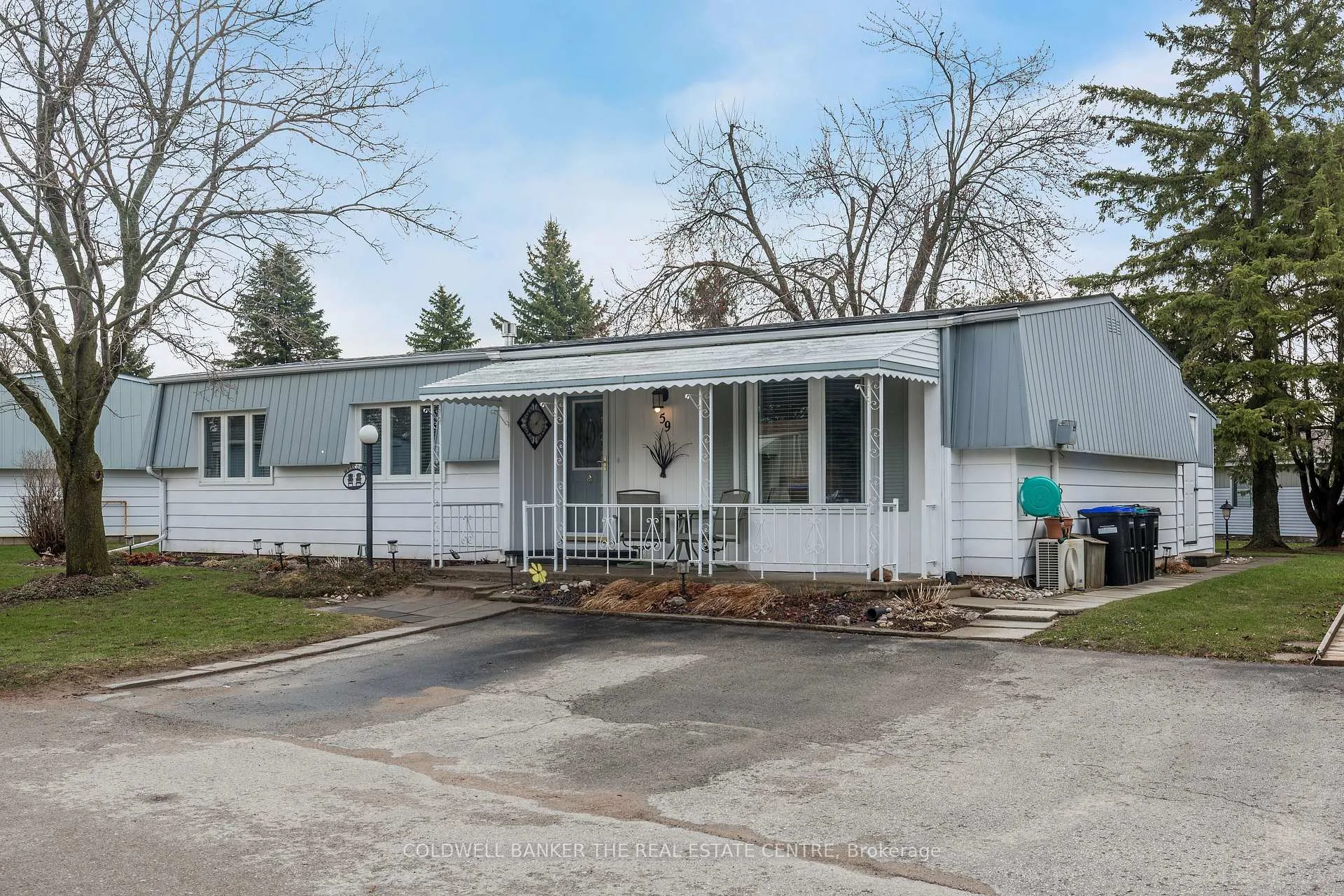 Photo 2 of 59 Linden Lane, Innisfil, Rural Innisfil — HOMEH