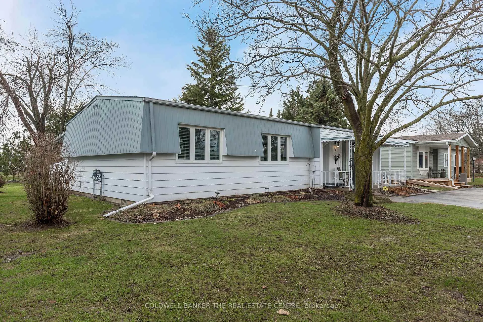 Photo 3 of 59 Linden Lane, Innisfil, Rural Innisfil — HOMEH