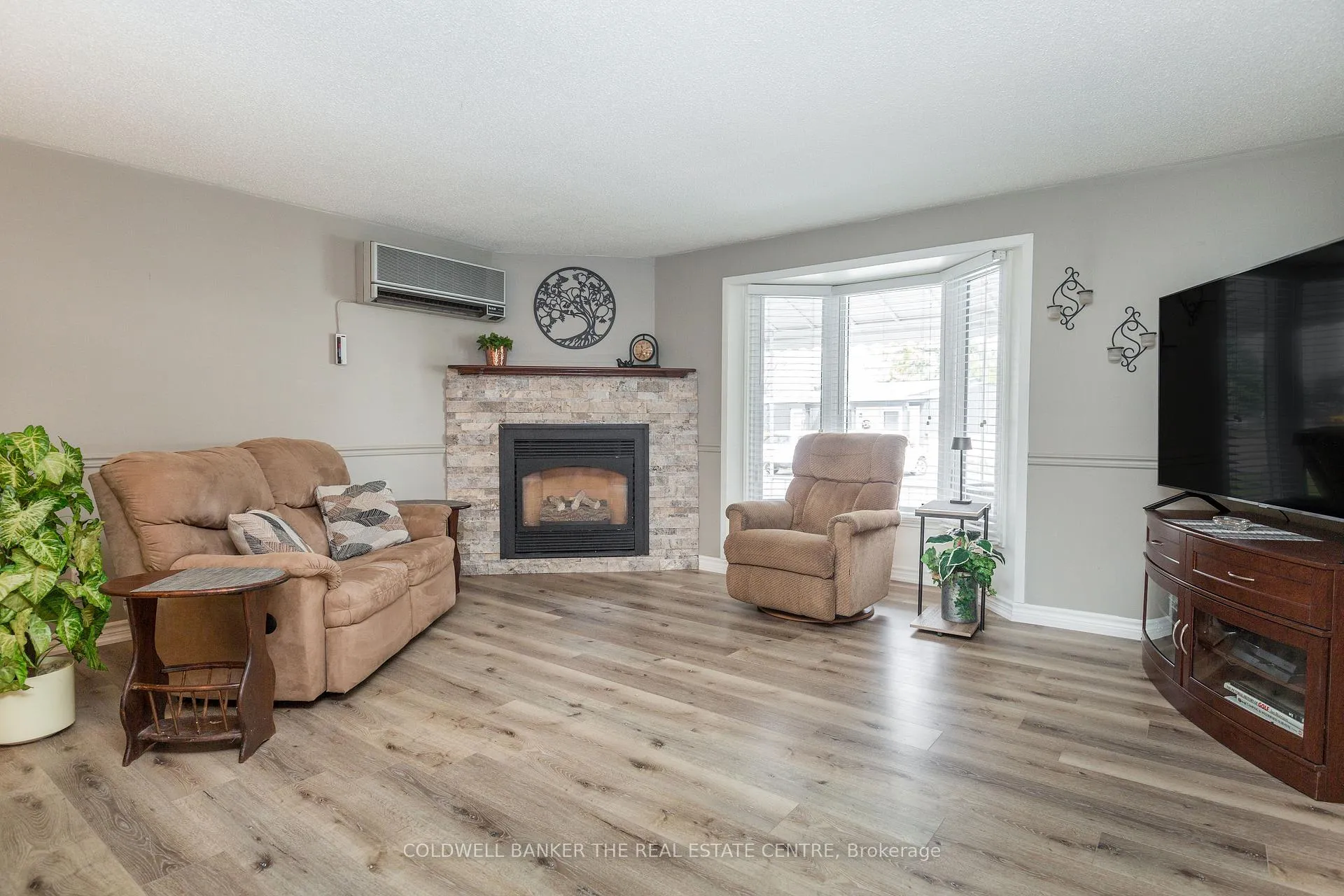 Photo 8 of 59 Linden Lane, Innisfil, Rural Innisfil — HOMEH
